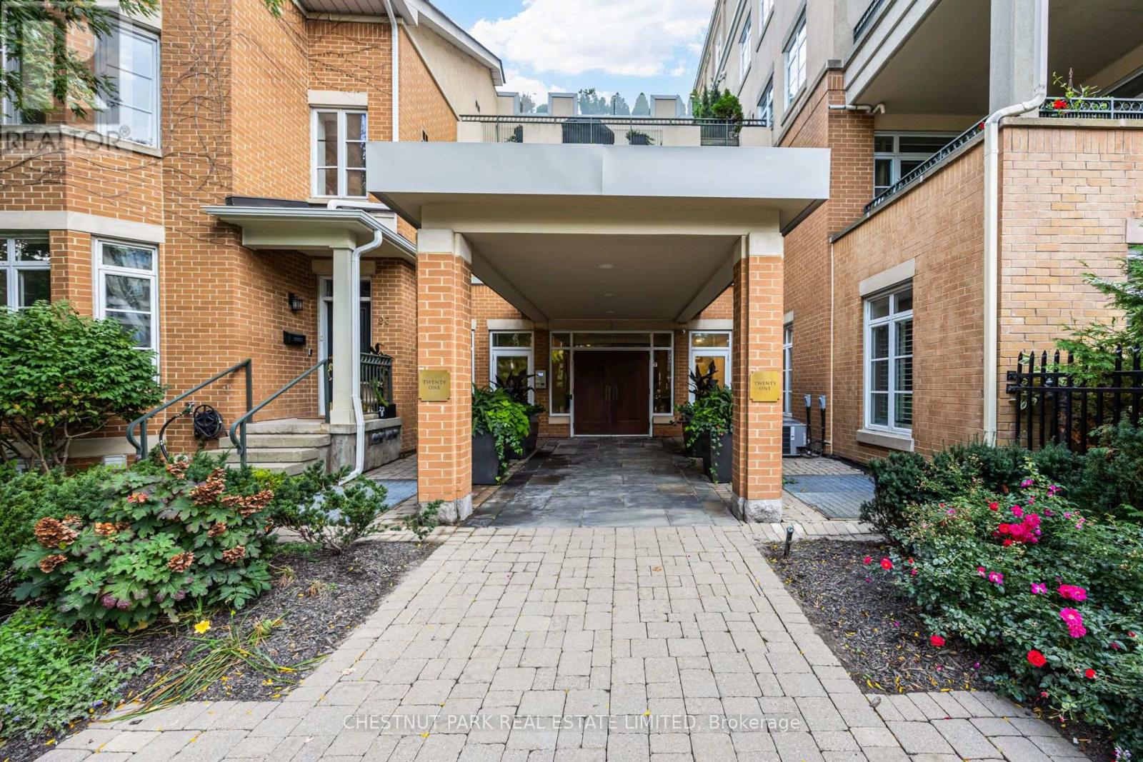 MLS® listing #30383713 for sale located at 103 - 21 SHAFTESBURY AVENUE