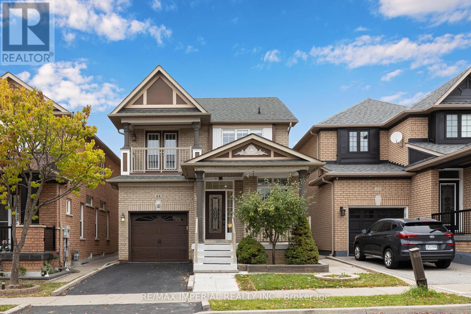 MLS® listing #30384433 for sale located at 44 HAWKVIEW BOULEVARD
