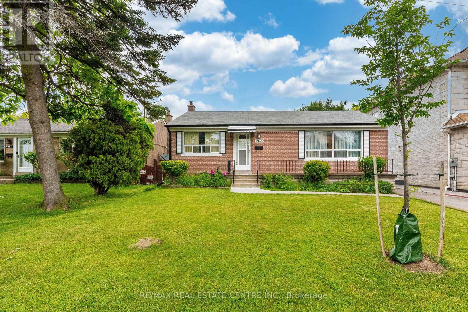 MLS® listing #30384443 for sale located at 6939 JUSTINE DRIVE