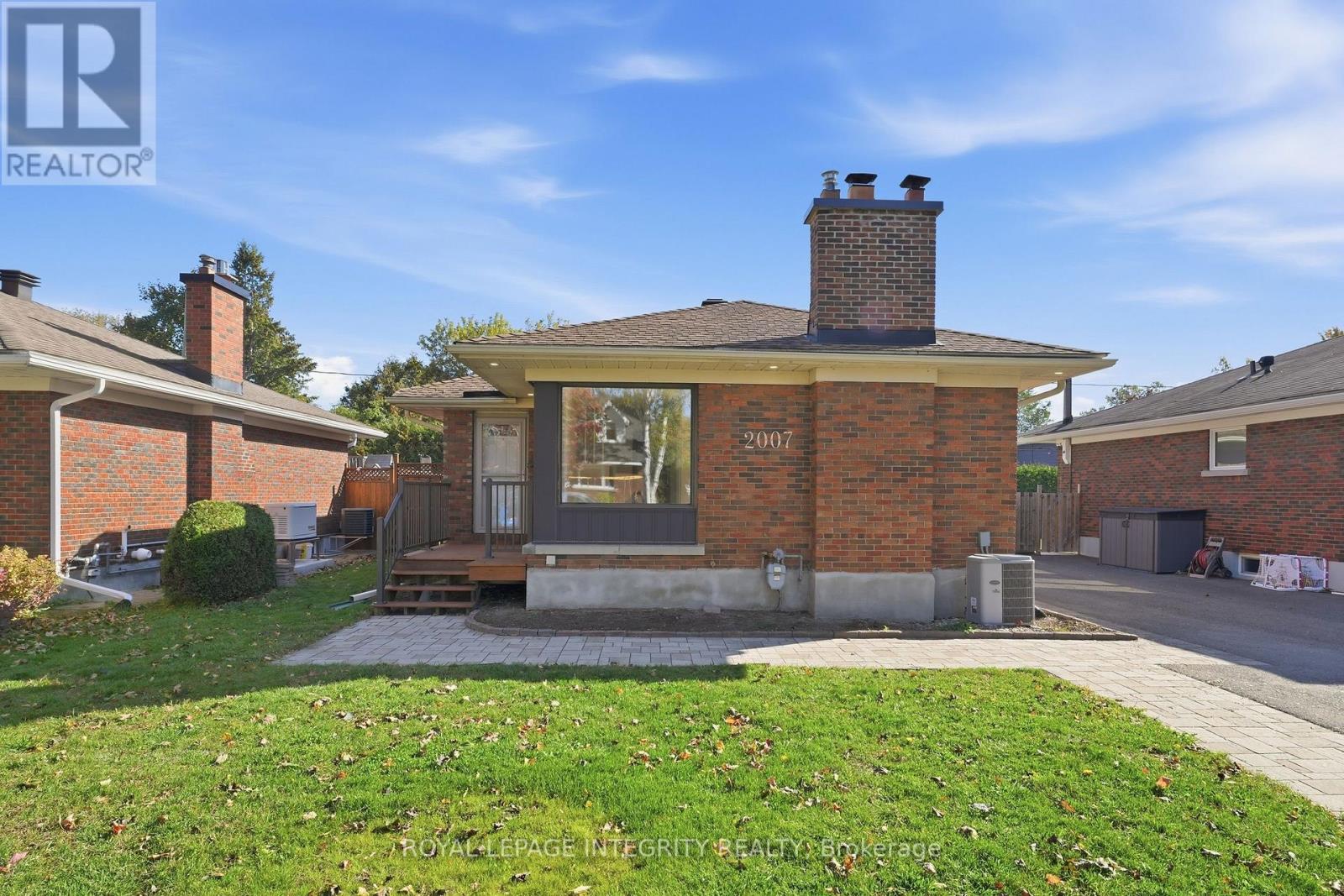 MLS® listing #30384509 for sale located at 2007 DORVAL AVENUE