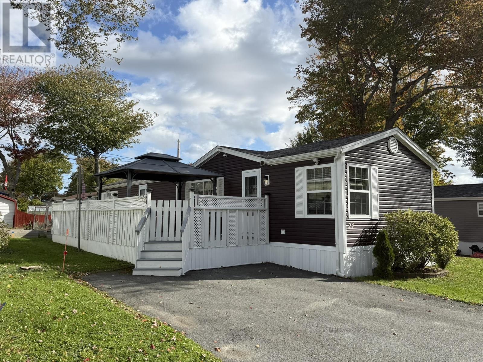 MLS® listing #30384597 for sale located at 24 Seventh Street