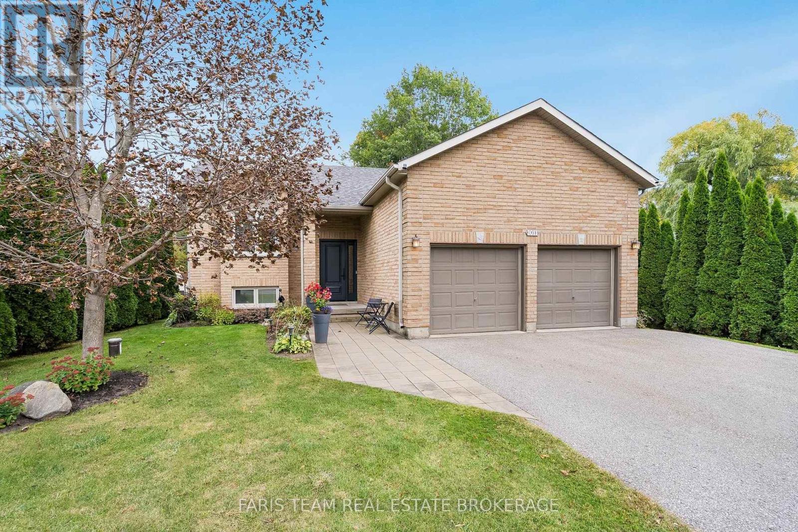 MLS® listing #30384675 for sale located at 1011 FERRIER AVENUE
