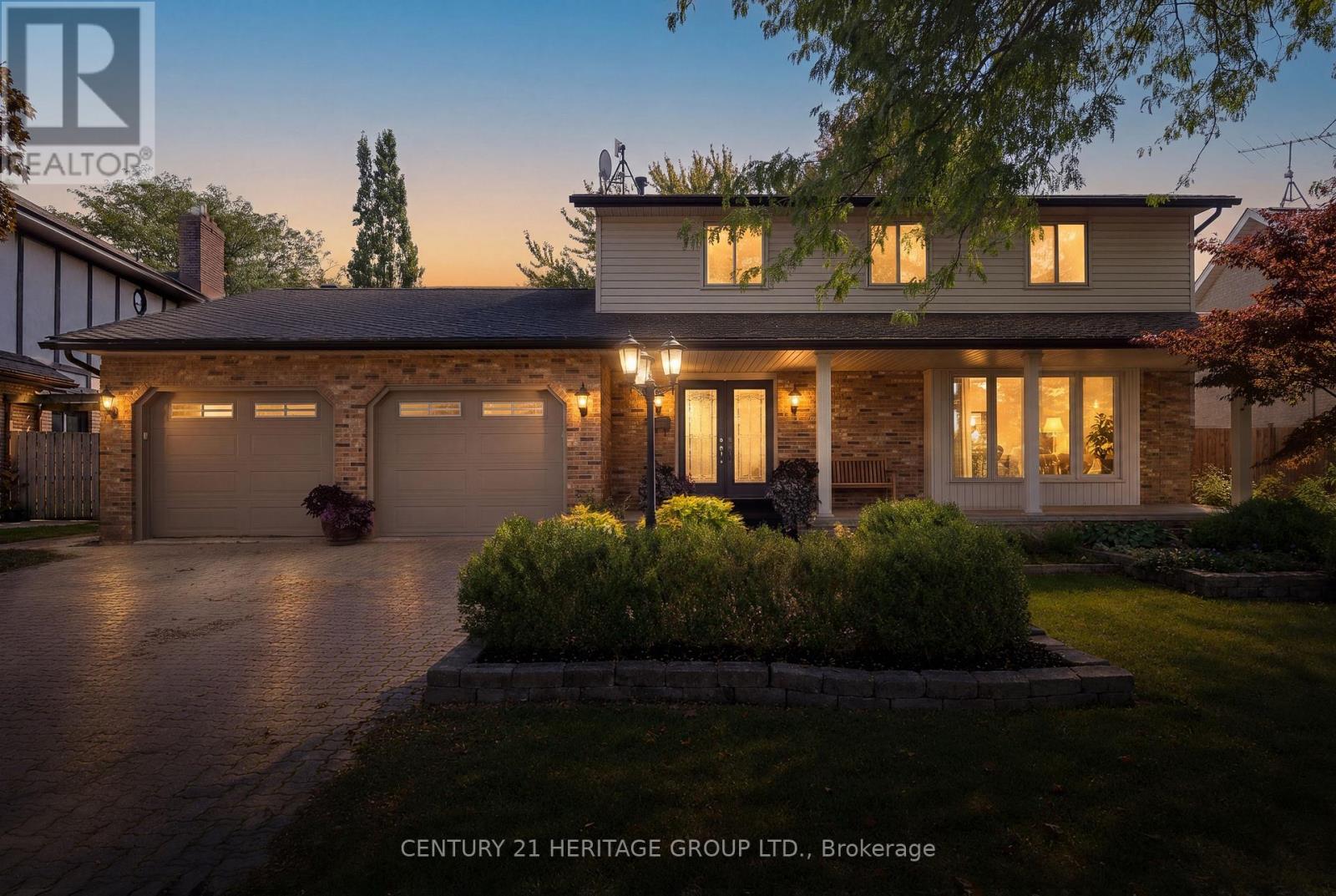 MLS® listing #30384834 for sale located at 121 SOUTH RIVERVIEW DRIVE
