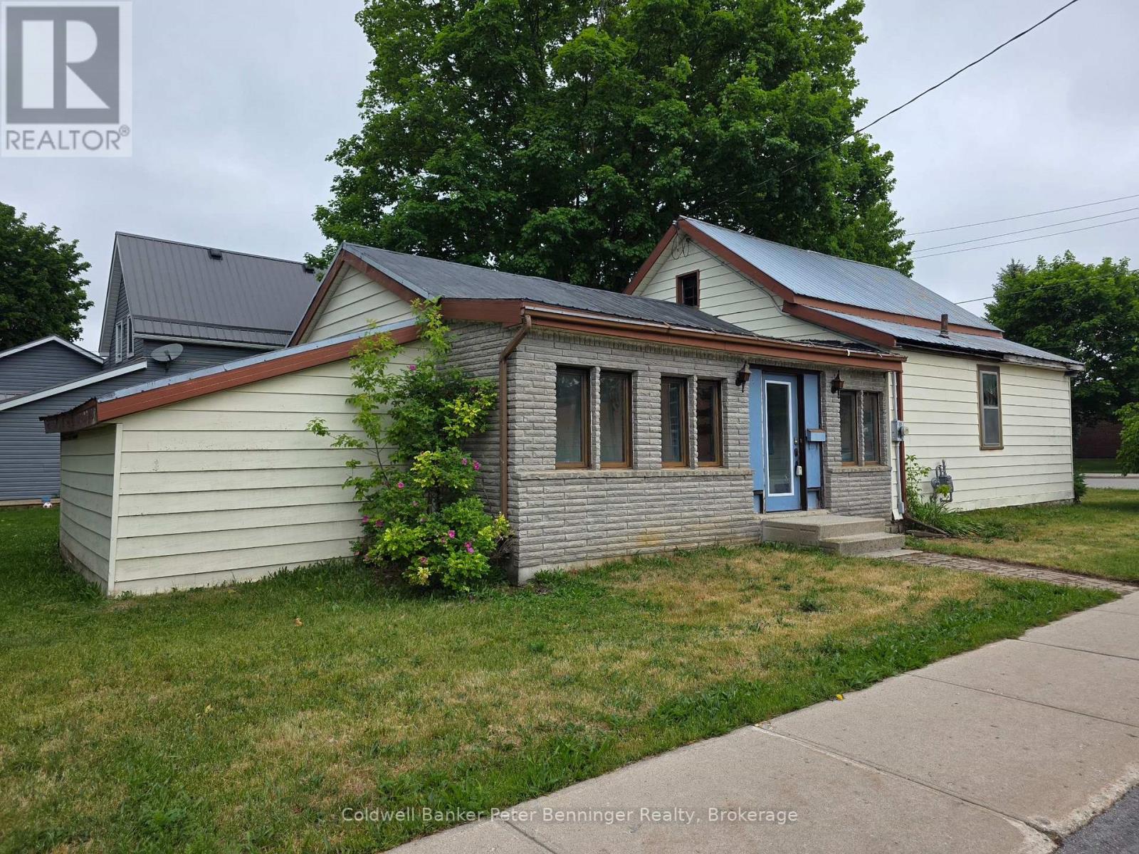 MLS® listing #30384884 for sale located at 21 PETER STREET