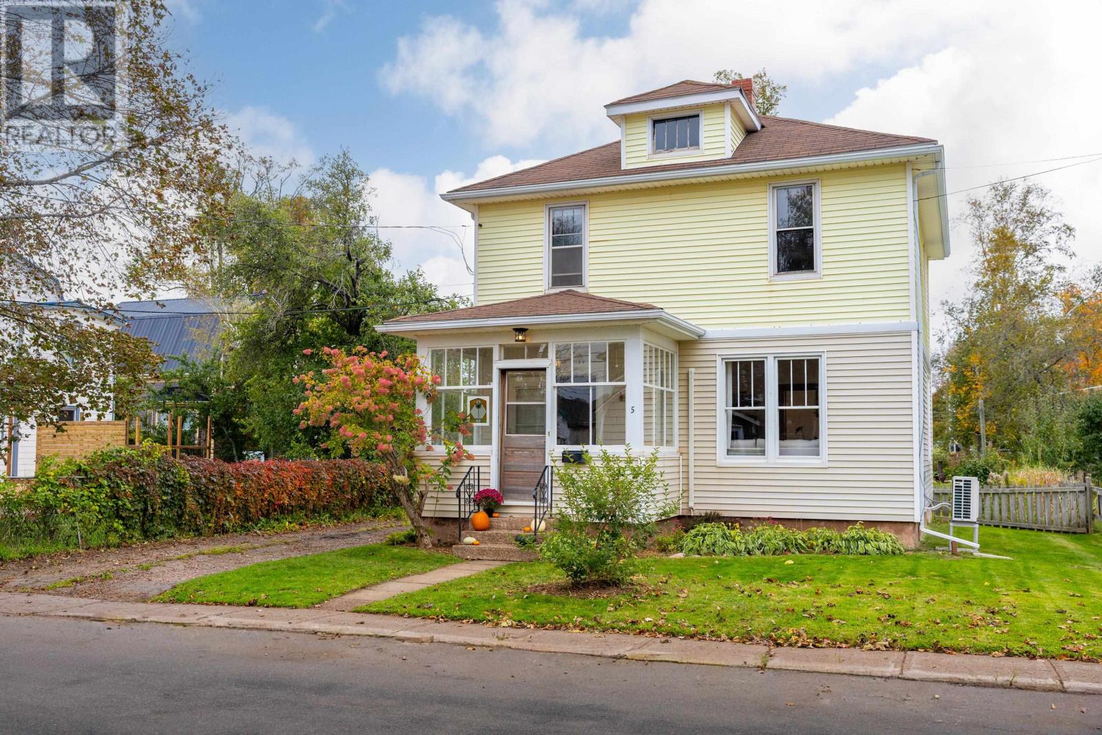 MLS® listing #30385235 for sale located at 5 Lapthorne Avenue
