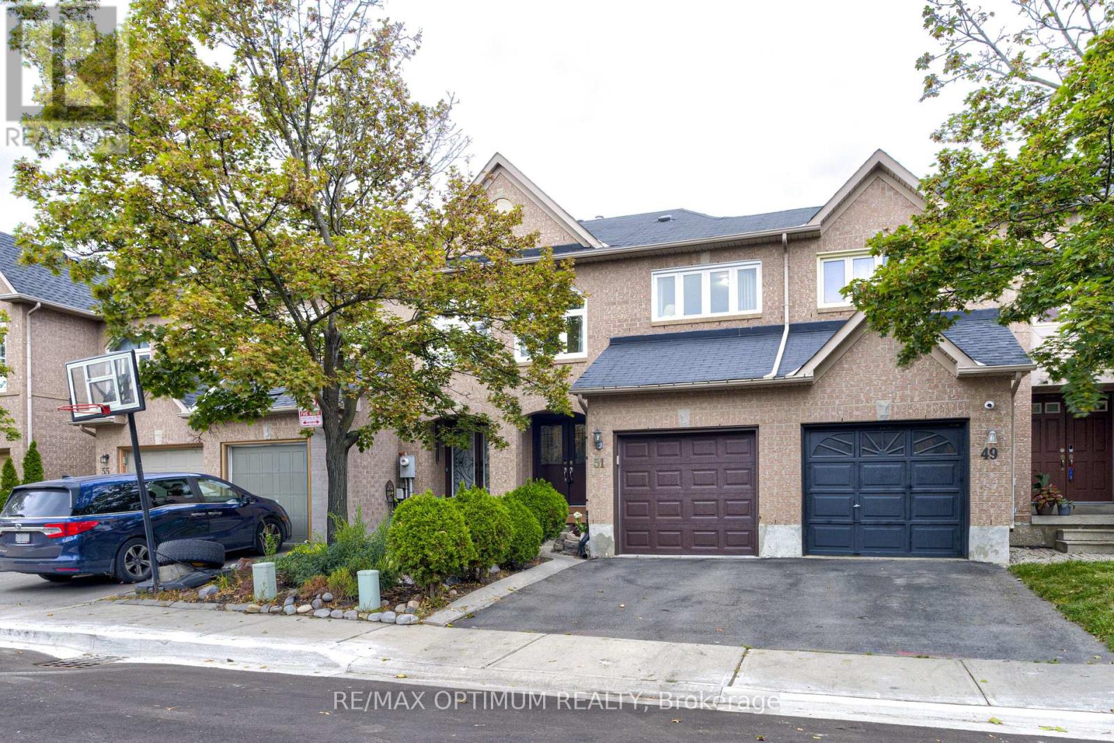 MLS® listing #30389644 for sale located at 51 GOLDENLIGHT CIRCLE