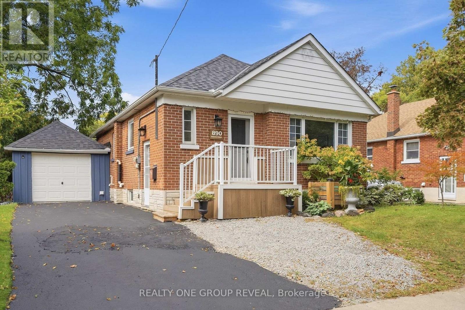 MLS® listing #30389819 for sale located at 890 GRIERSON STREET