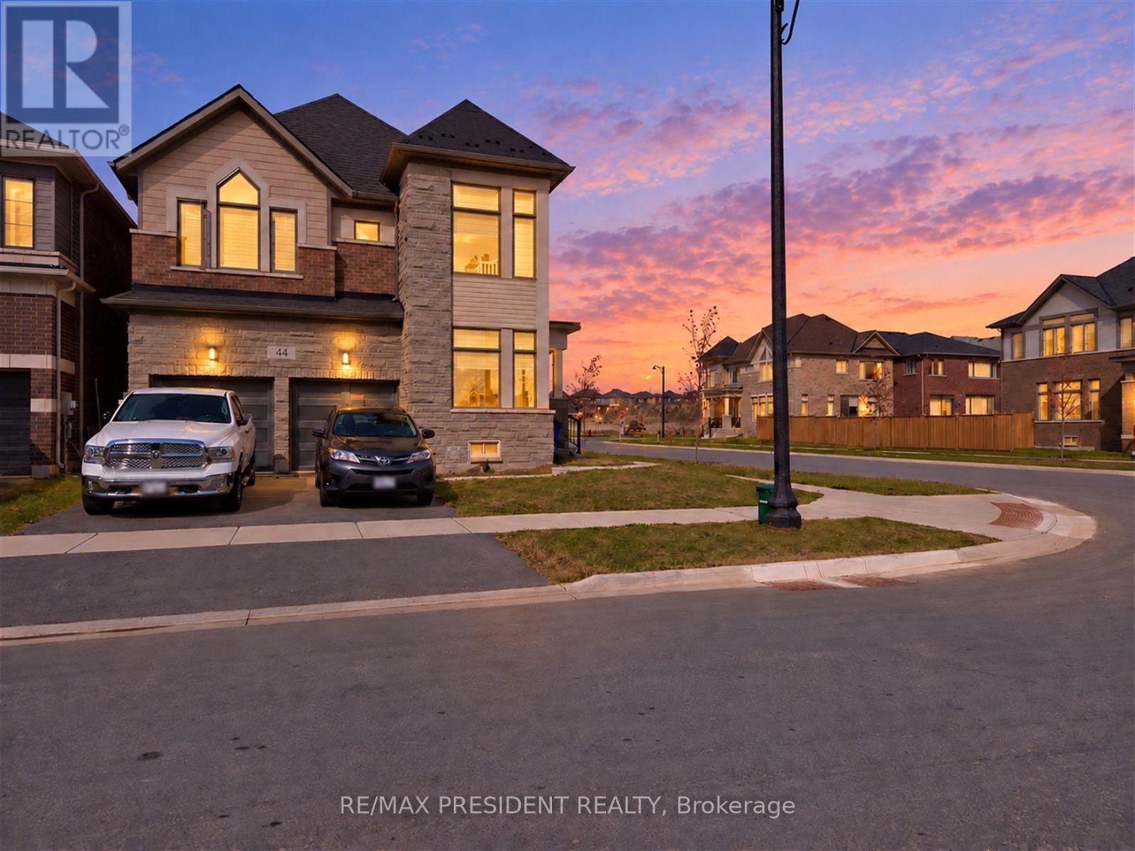 MLS® listing #30390006 for sale located at 44 PLAYER DRIVE