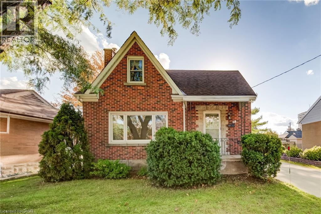MLS® listing #30390883 for sale located at 11 CRESTWOOD Avenue