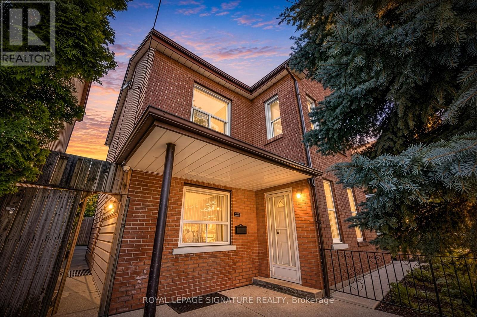 MLS® listing #30391360 for sale located at 212 LIPPINCOTT STREET