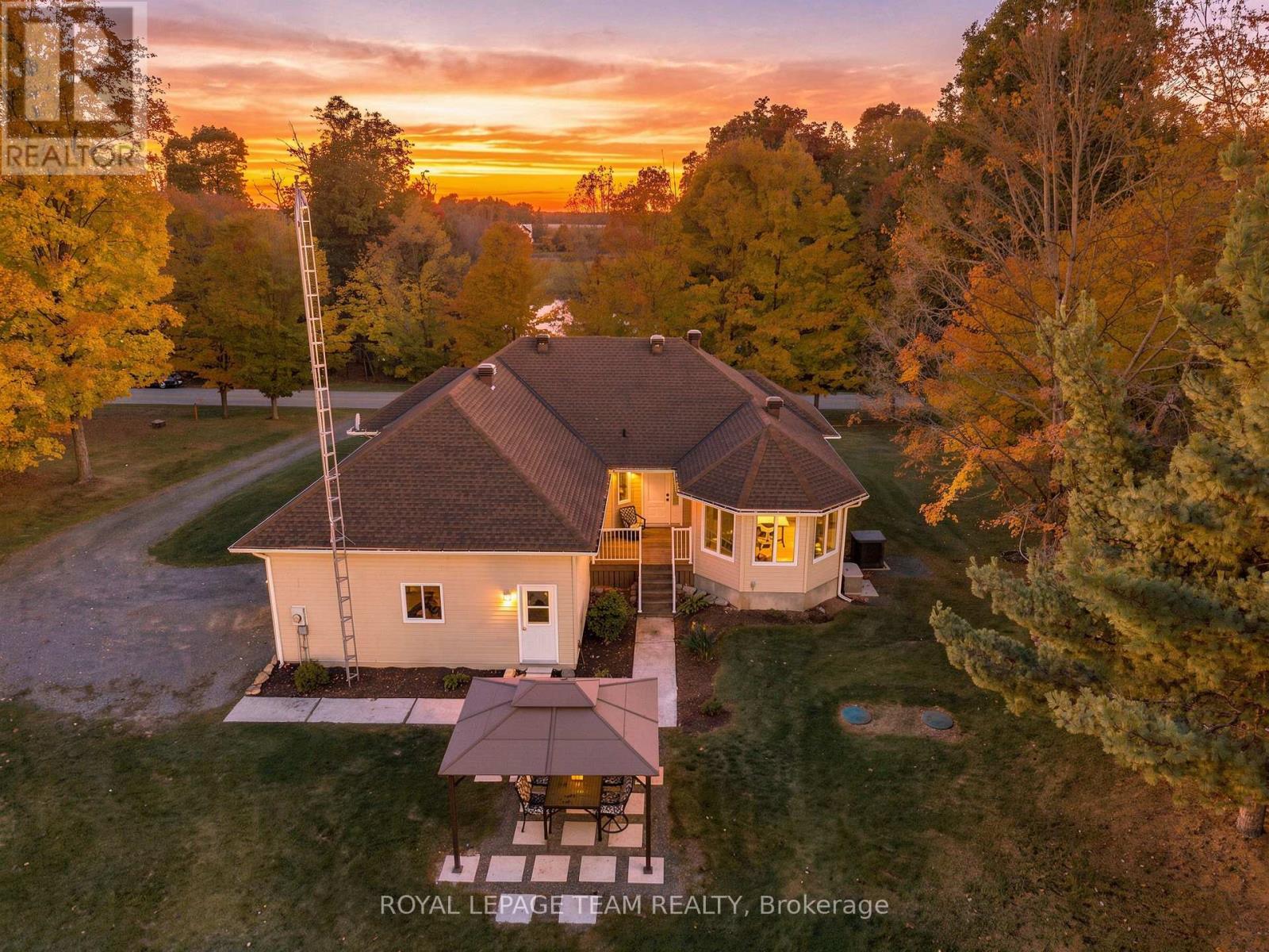 MLS® listing #30391859 for sale located at 988 RIVER ROAD