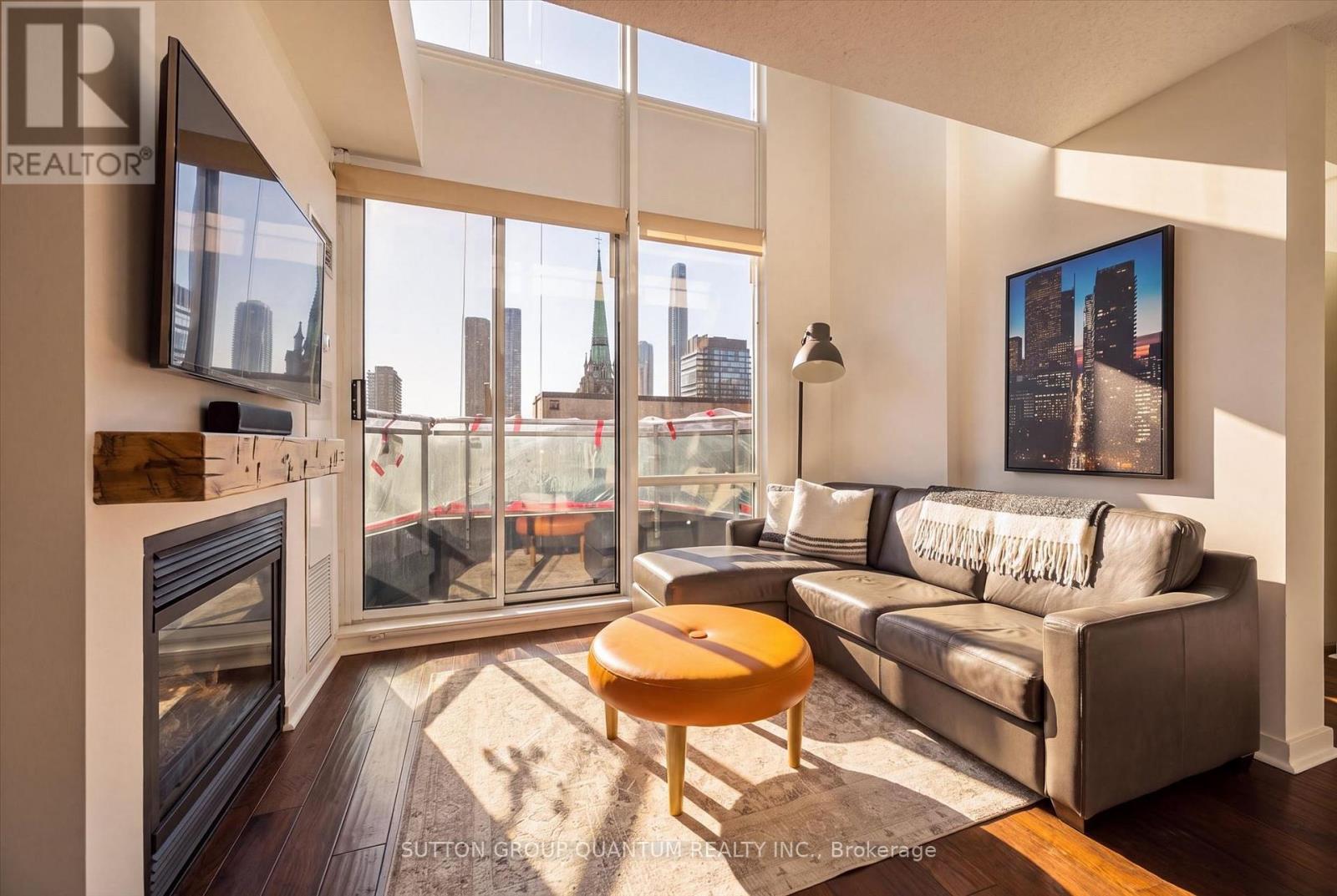 MLS® listing #30391865 for sale located at 915 - 77 LOMBARD STREET