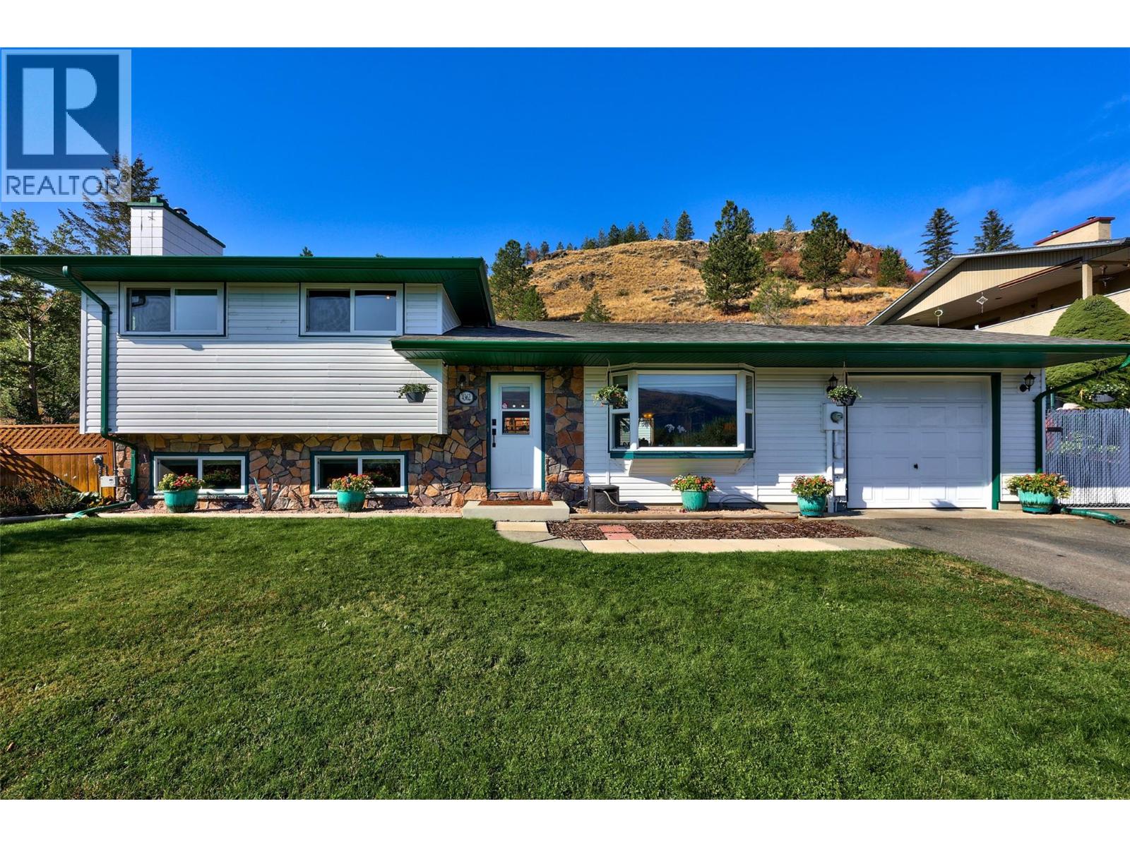 MLS® listing #30394816 for sale located at 4362 Karindale Road
