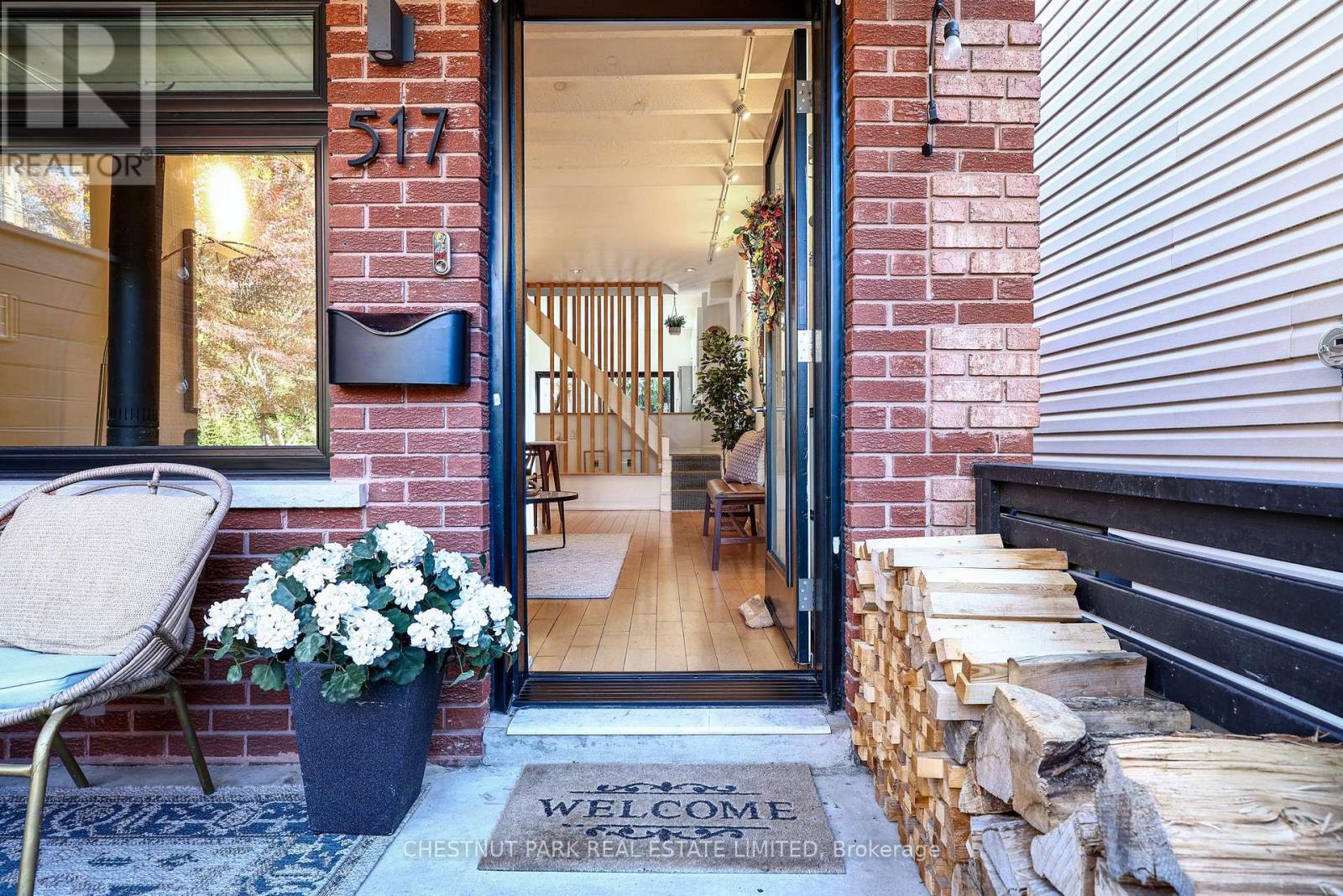 MLS® listing #30395254 for sale located at 517 CRAWFORD STREET