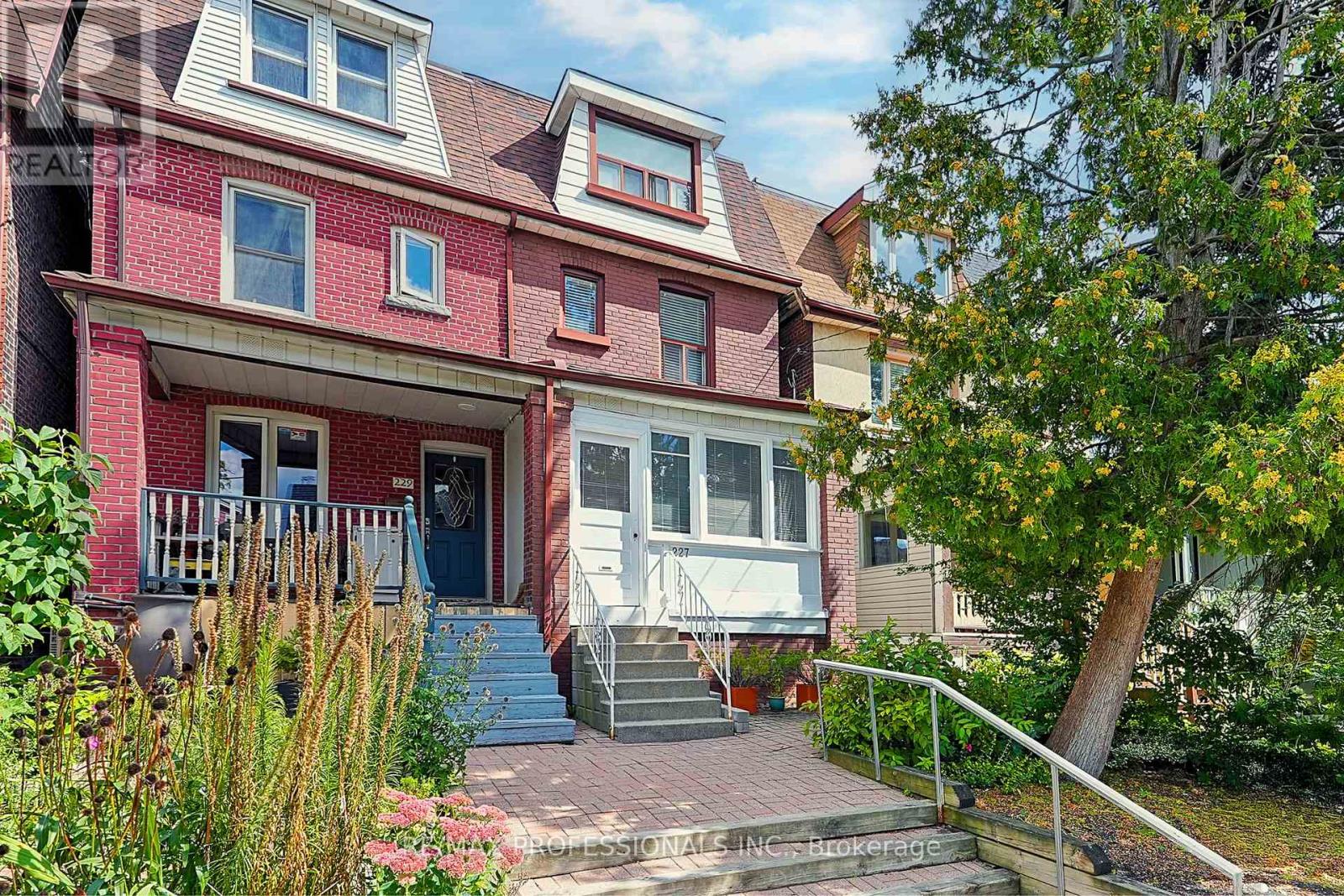 MLS® listing #30399132 for sale located at 227 MONTROSE AVENUE