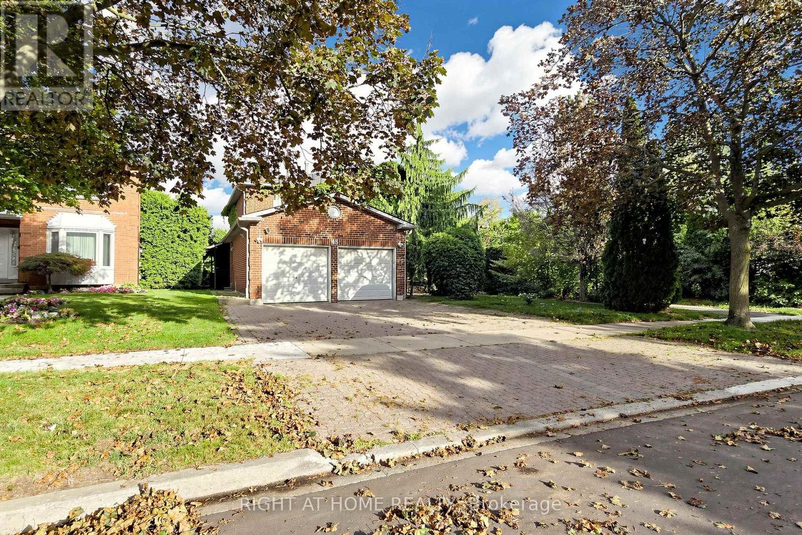 MLS® listing #30403804 for sale located at 43 TOPHAM CRESCENT