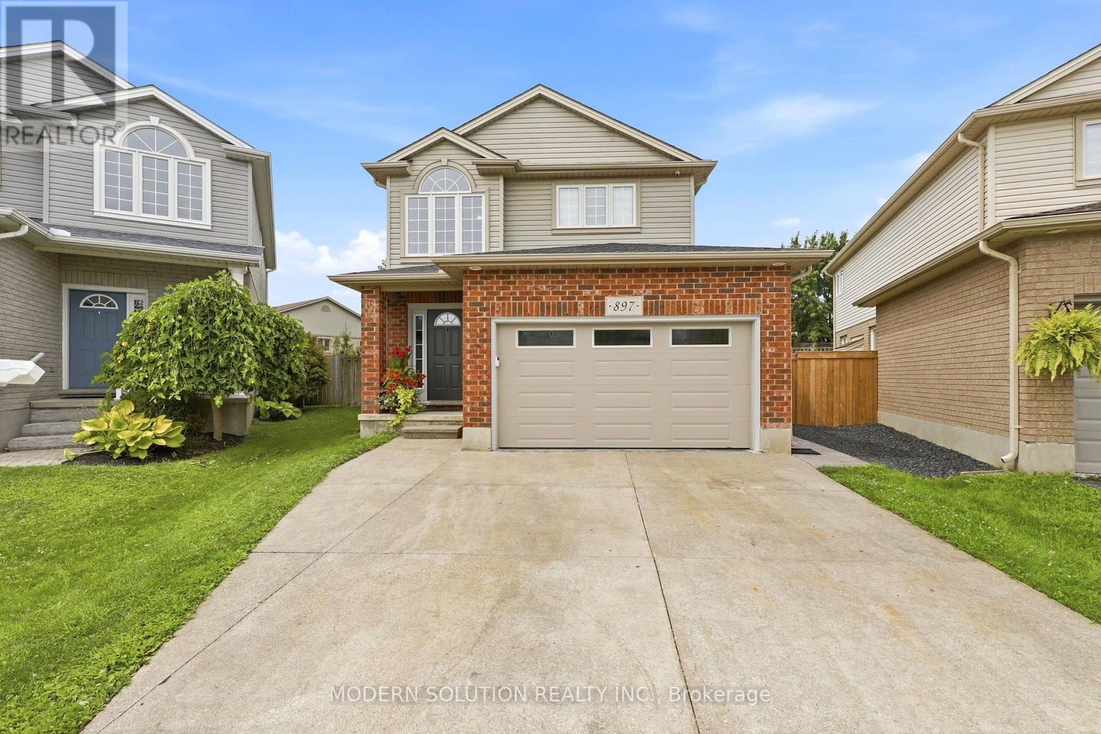 MLS® listing #30403830 for sale located at 897 BRADSHAW CRESCENT