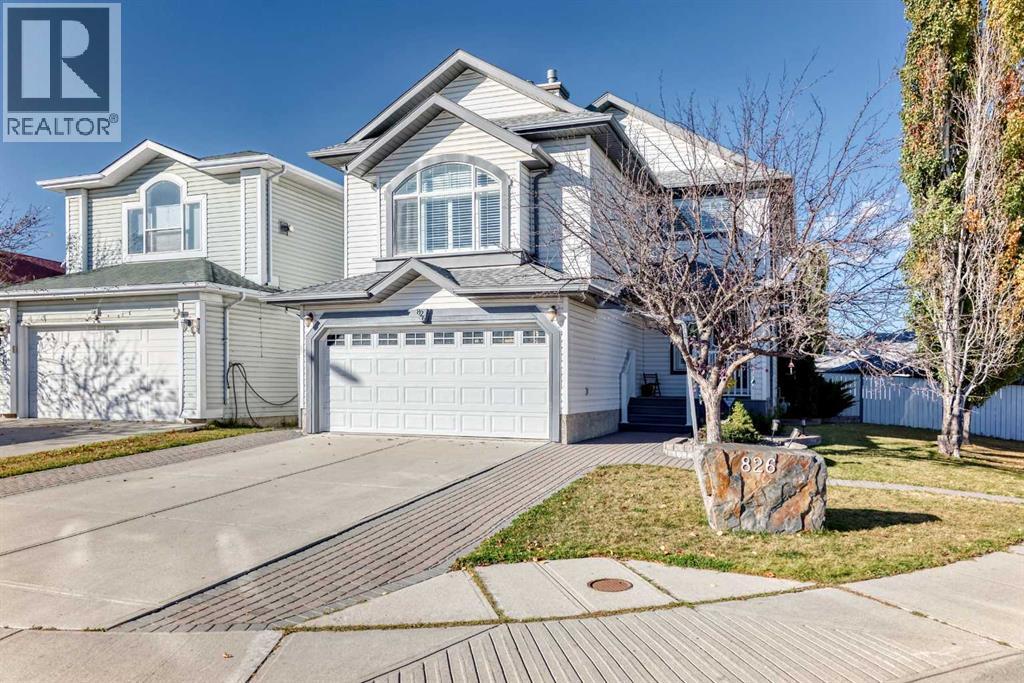 MLS® listing #30403842 for sale located at 826 Applewood Drive SE