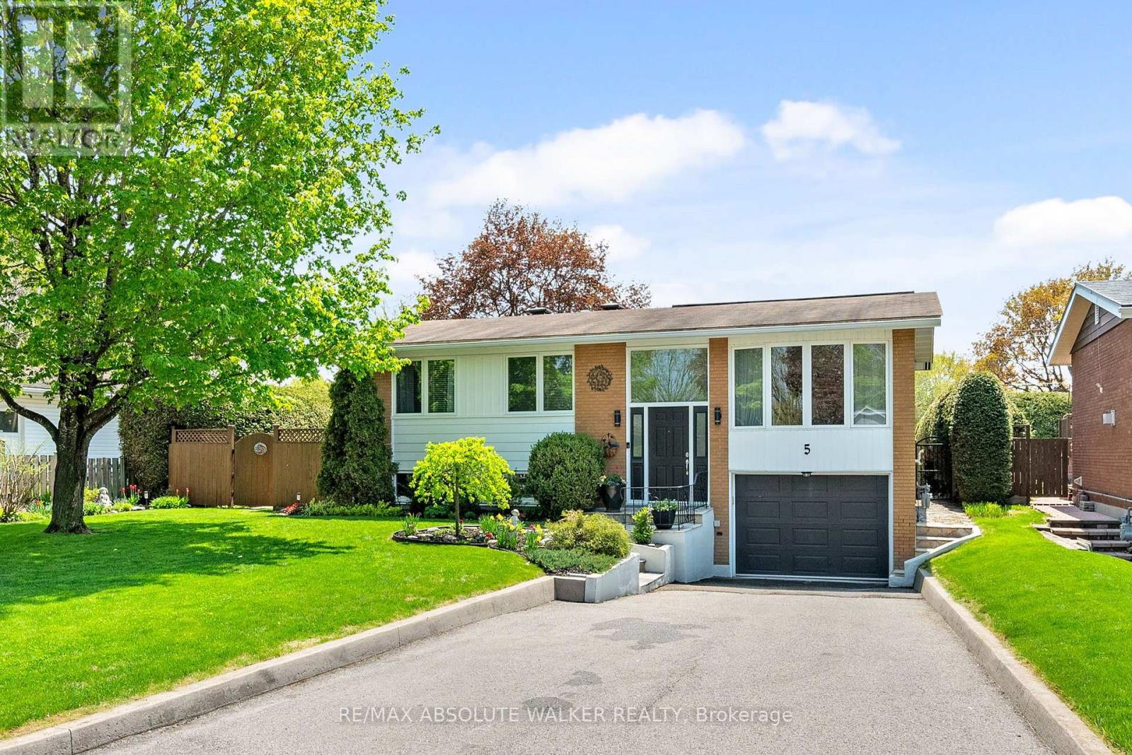 MLS® listing #30404028 for sale located at 5 WEST HERRINGTON COURT