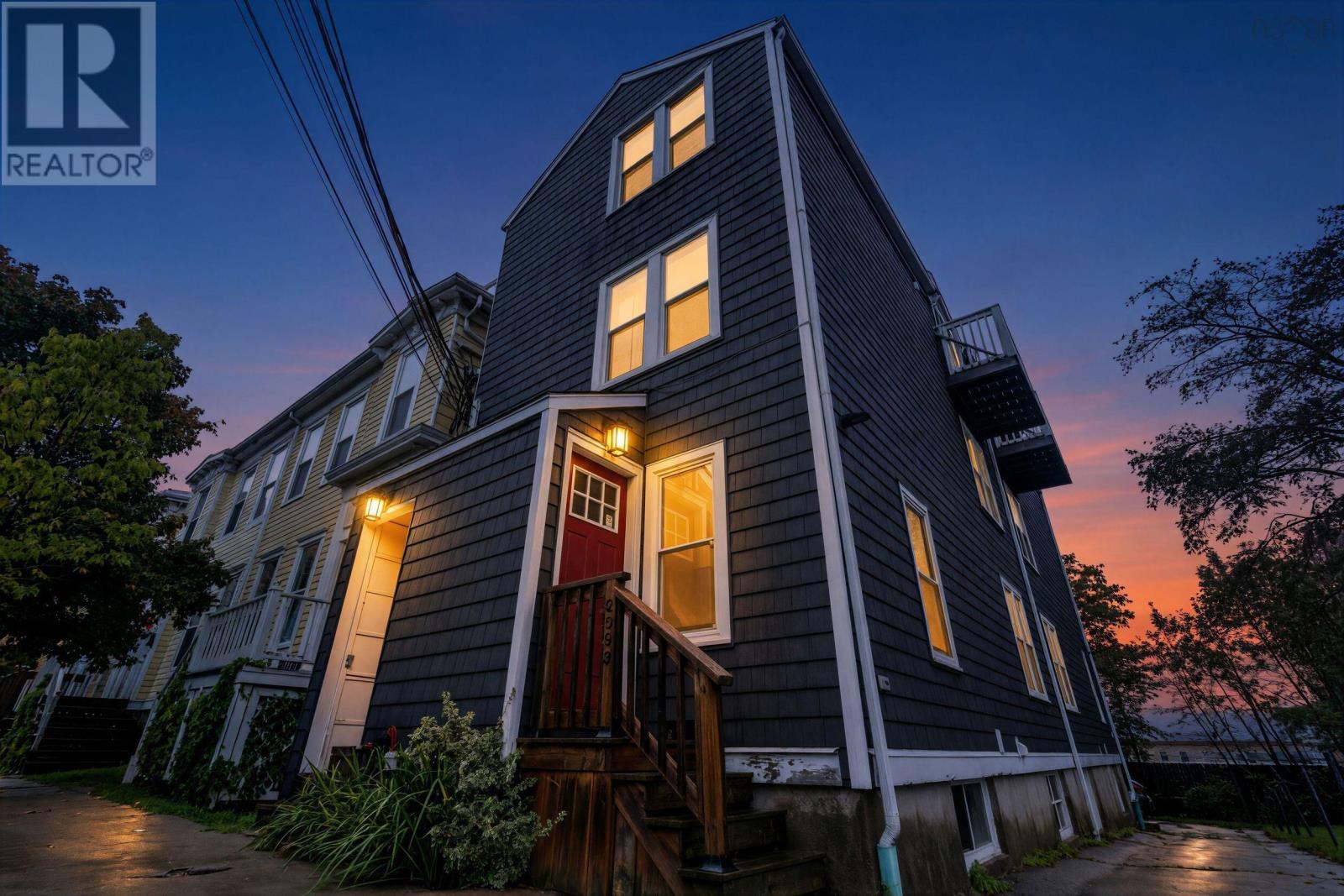 MLS® listing #30404299 for sale located at 1 2093 Creighton Street