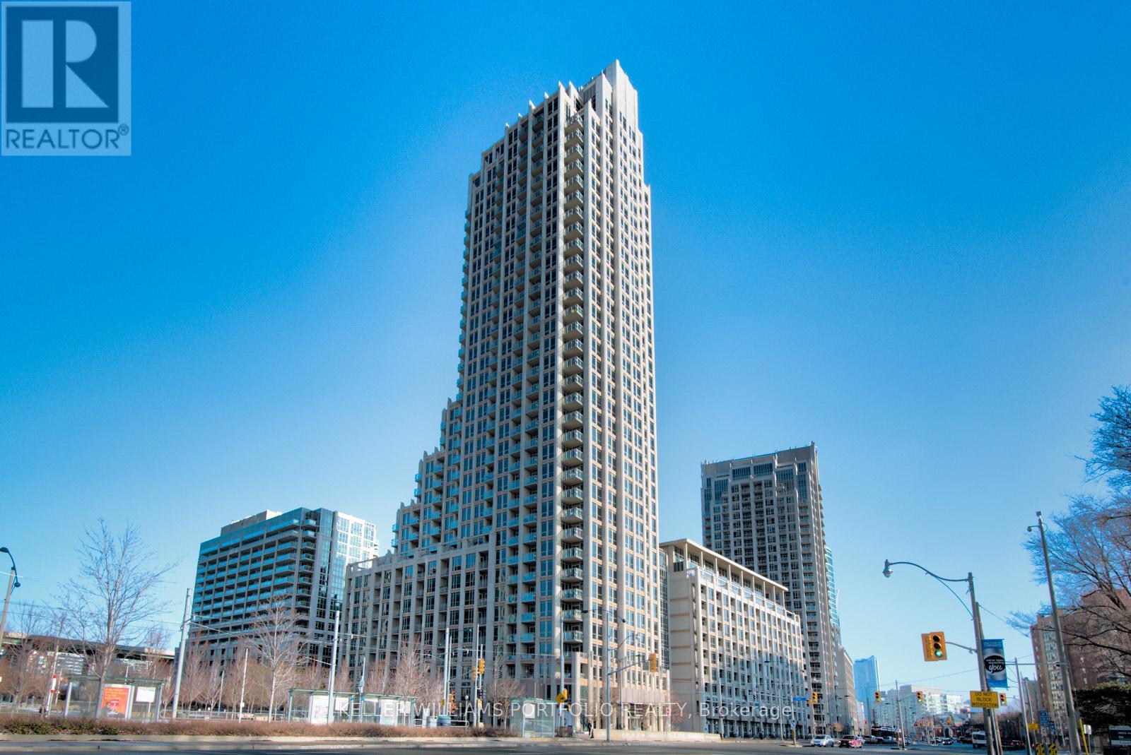 MLS® listing #30404376 for sale located at 727 - 628 FLEET STREET