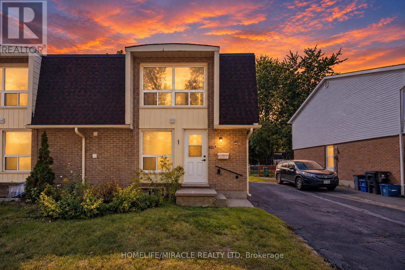 MLS® listing #30404611 for sale located at B - 425 DUNVEGAN DRIVE