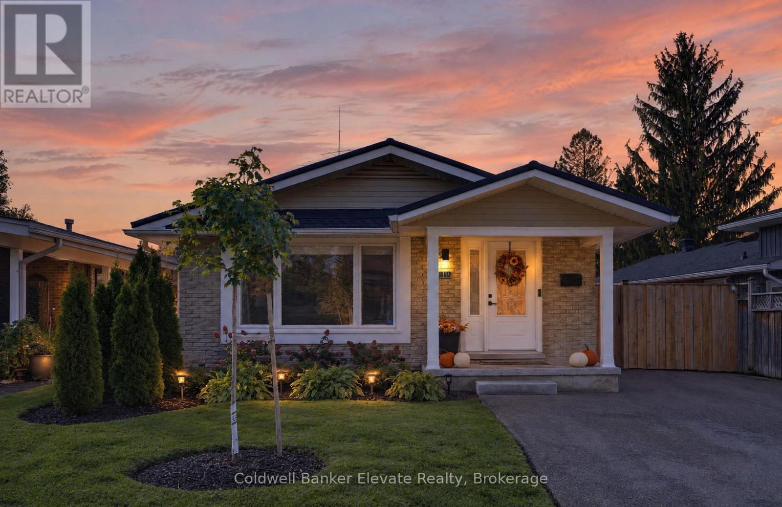 MLS® listing #30404615 for sale located at 111 KINGSWOOD DRIVE