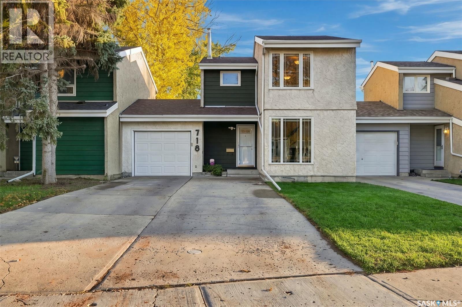 MLS® listing #30405383 for sale located at 718 Seymour CRESCENT N
