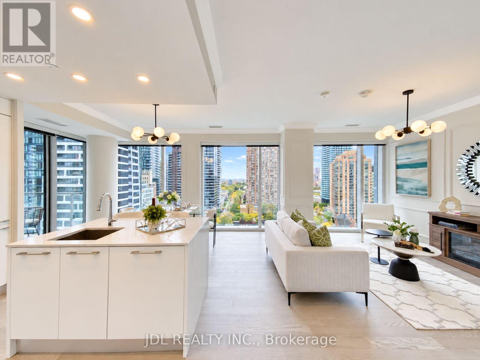 MLS® listing #30405956 for sale located at 1615 - 1 GLOUCESTER STREET