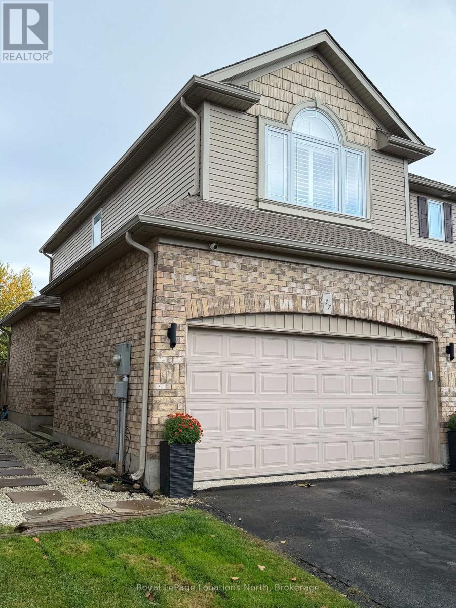 MLS® listing #30406973 for sale located at LOWER UNIT - 37 DAVIS STREET