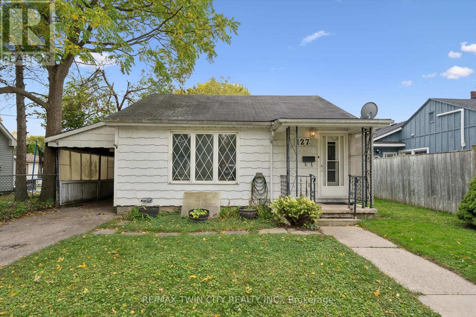 MLS® listing #30407670 for sale located at 127 SPADINA ROAD E