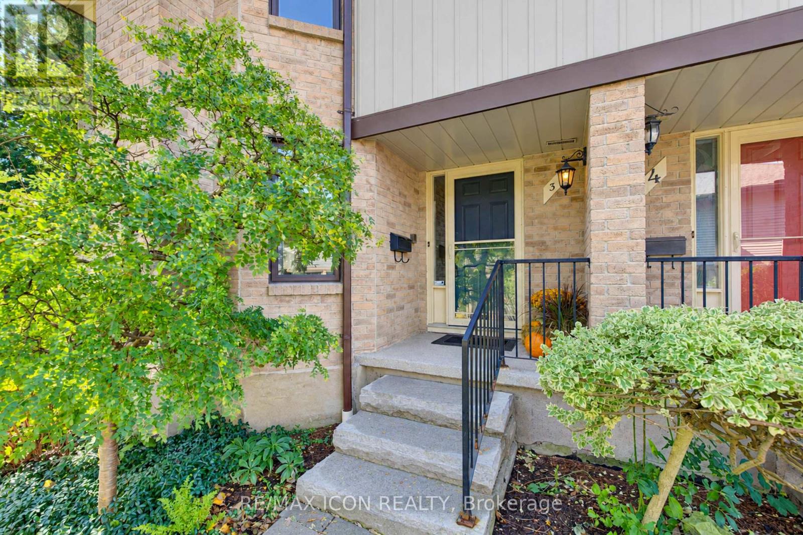 MLS® listing #30408176 for sale located at 3 - 406 CRAIGLEITH DRIVE