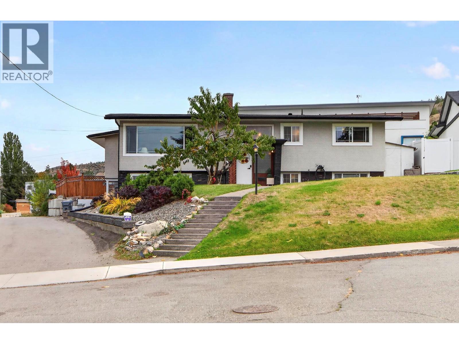 MLS® listing #30408345 for sale located at 1515 ROBINSON Crescent