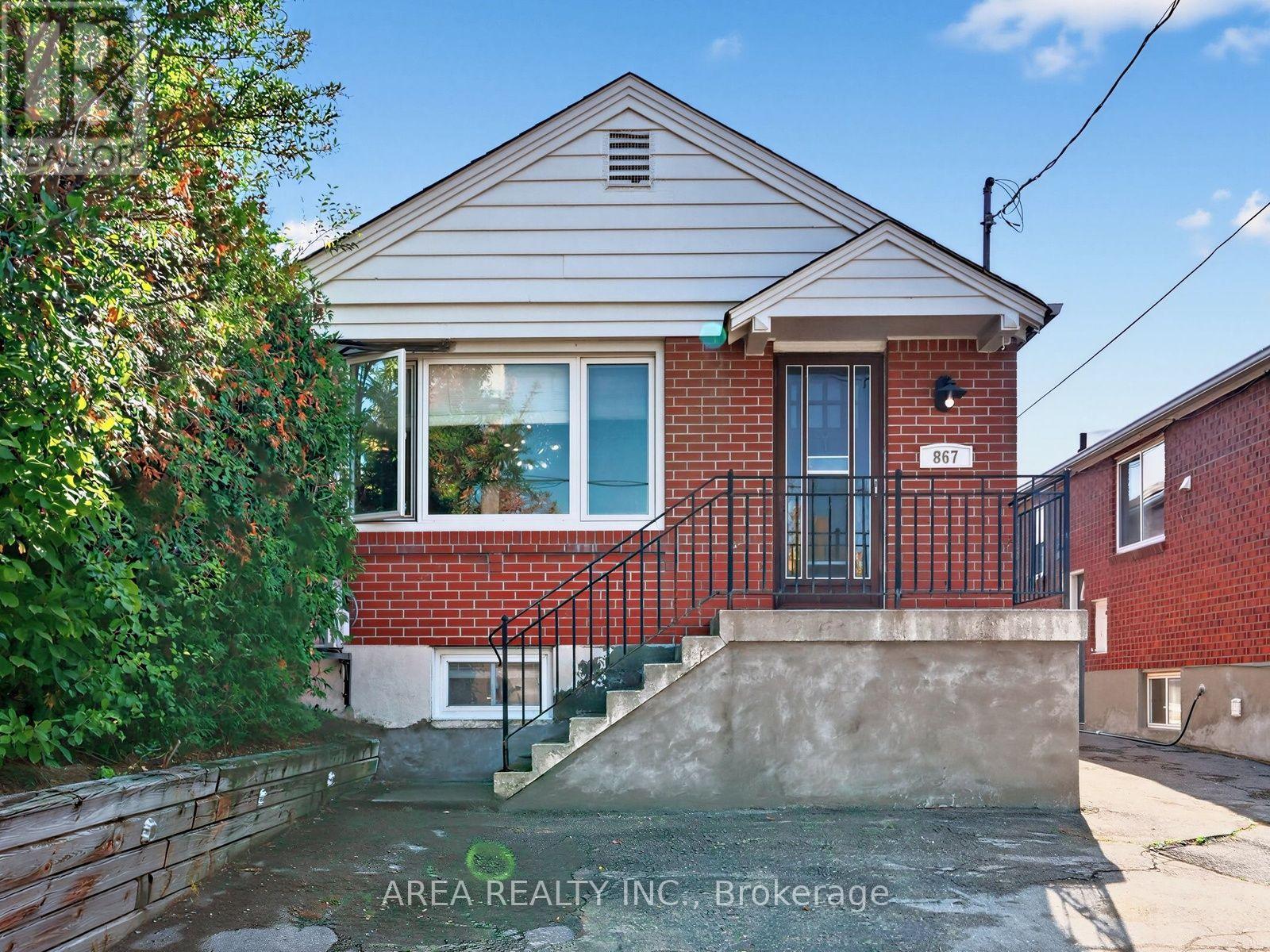 MLS® listing #30409283 for sale located at 867 GLENCAIRN AVENUE
