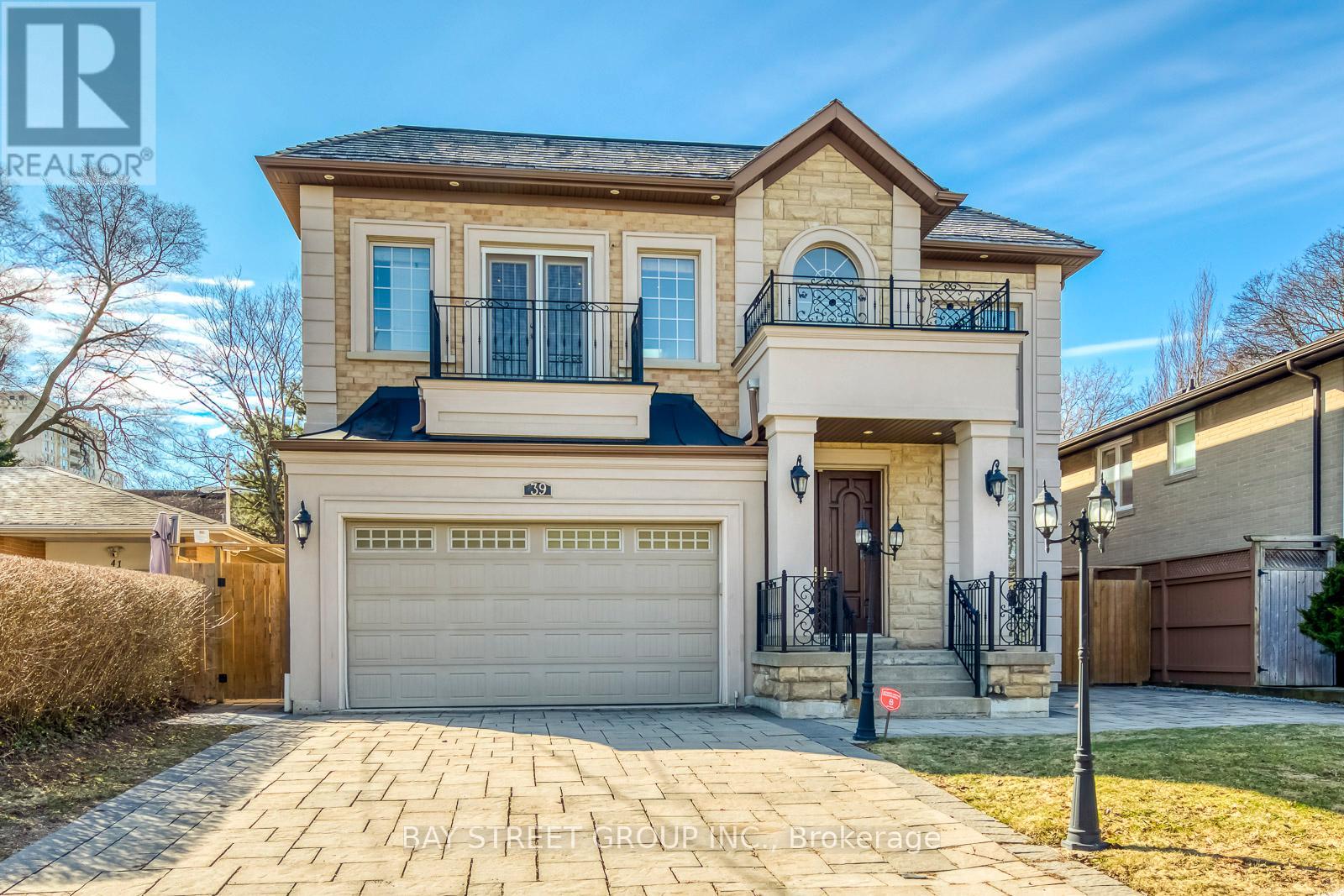 MLS® listing #30409477 for sale located at 39 FOXWARREN DRIVE