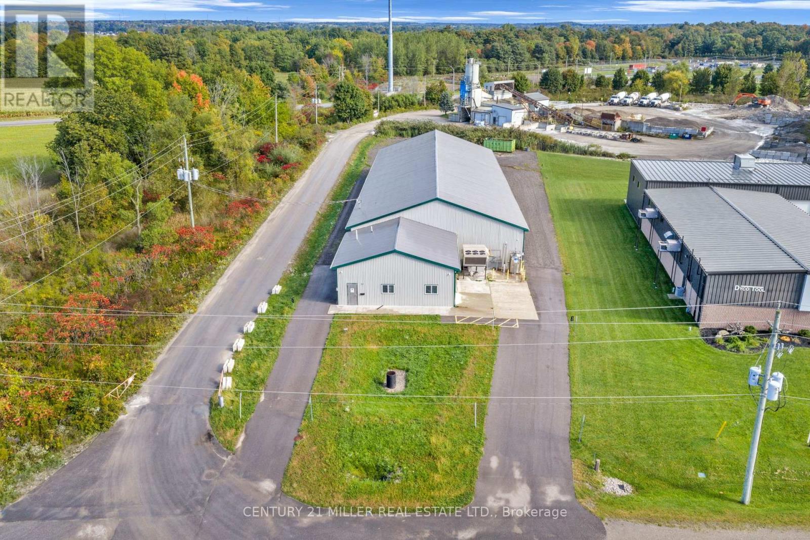 MLS® listing #30409768 for sale located at 32 CLEARVIEW DRIVE W