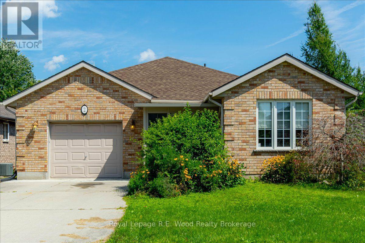 MLS® listing #30410979 for sale located at 2 ORIOLE CRESCENT