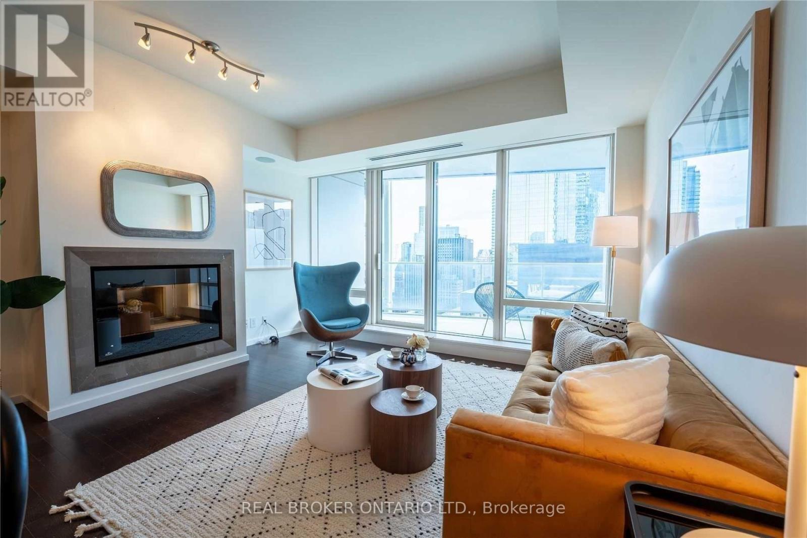 MLS® listing #30411030 for sale located at 3307 - 180 UNIVERSITY AVENUE
