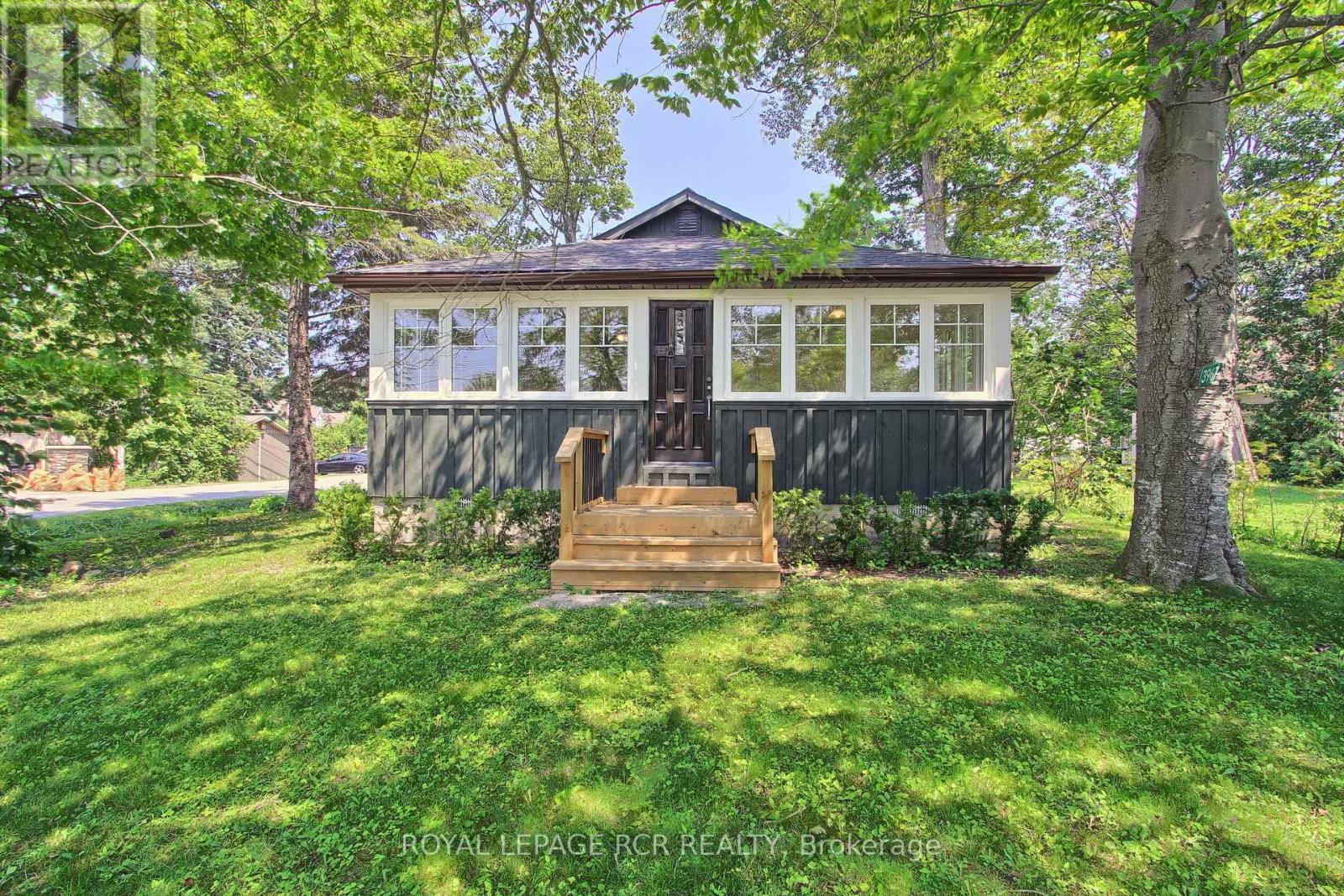 MLS® listing #30411078 for sale located at 3967 ALGONQUIN AVENUE