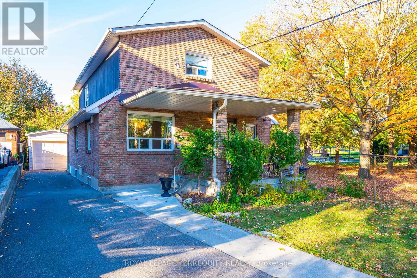 MLS® listing #30411438 for sale located at 1052 GLENGROVE AVENUE
