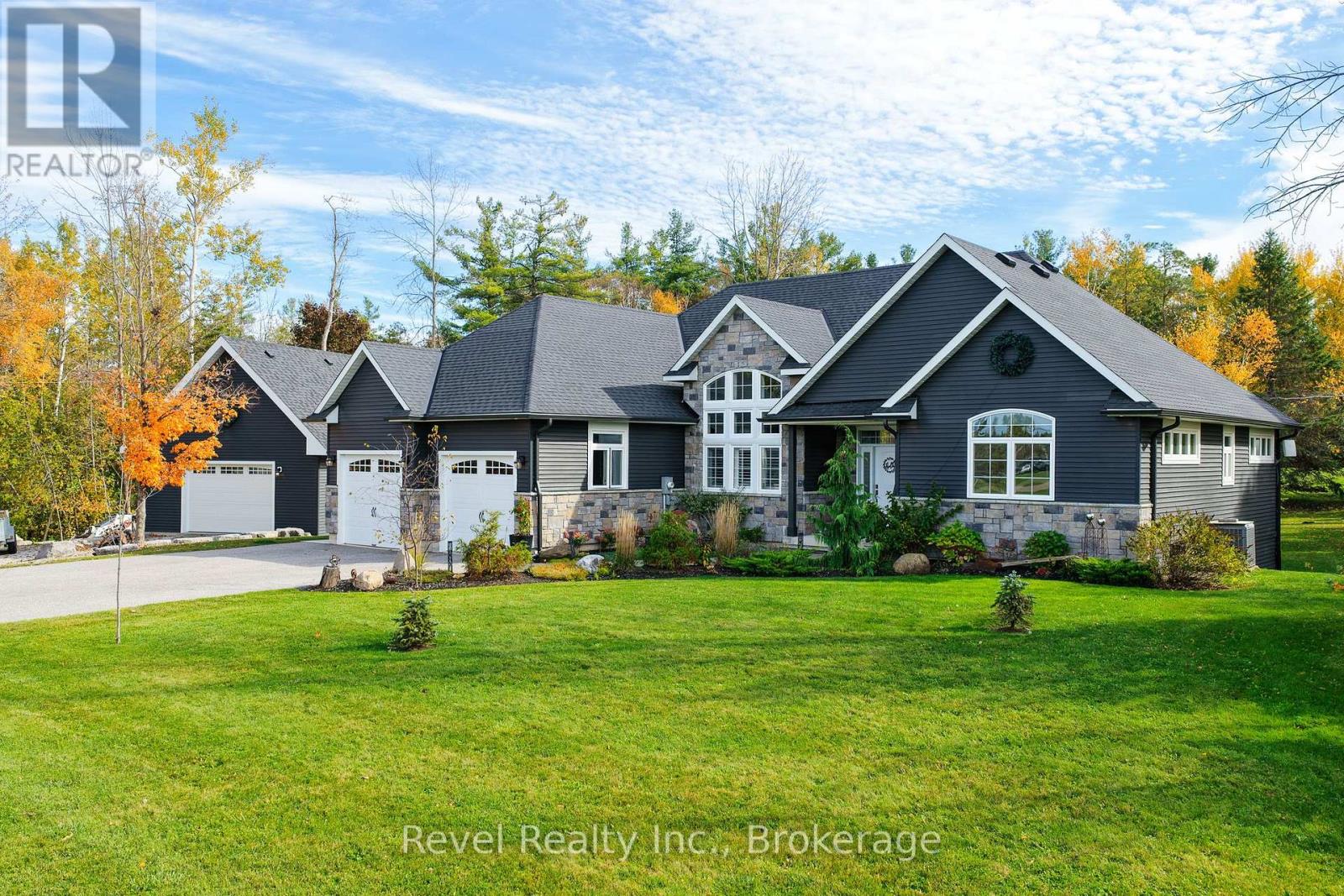 MLS® listing #30411600 for sale located at 2073 HAWLEY ROAD