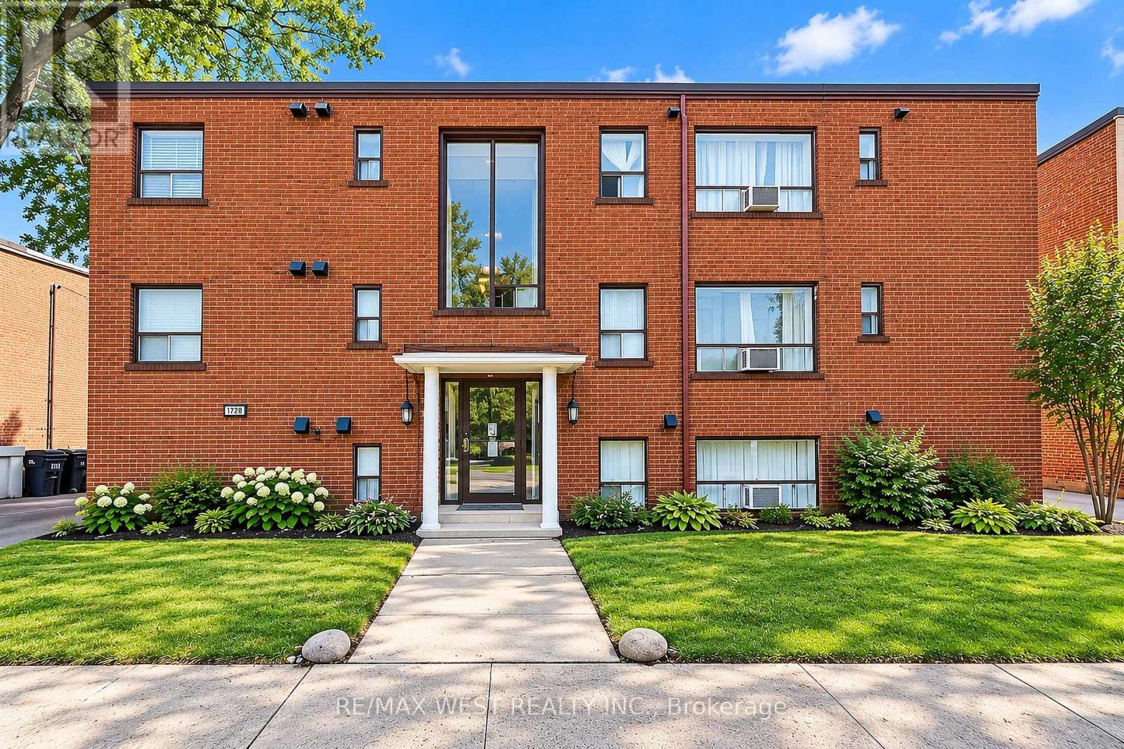 MLS® listing #30414676 for sale located at 4 - 1110 WESTON ROAD