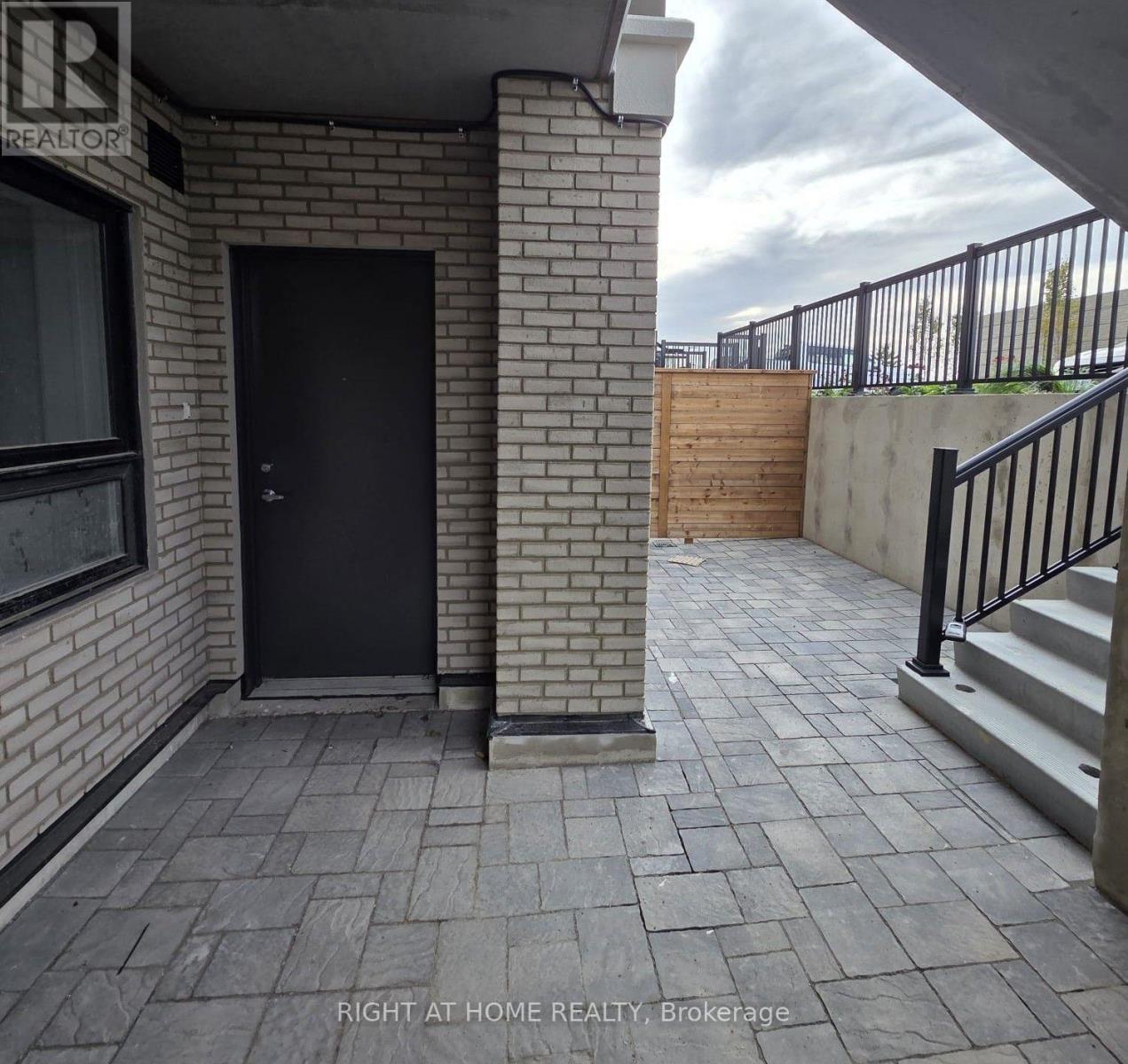 MLS® listing #30414987 for sale located at Q8 - 25 PALACE ST STREET