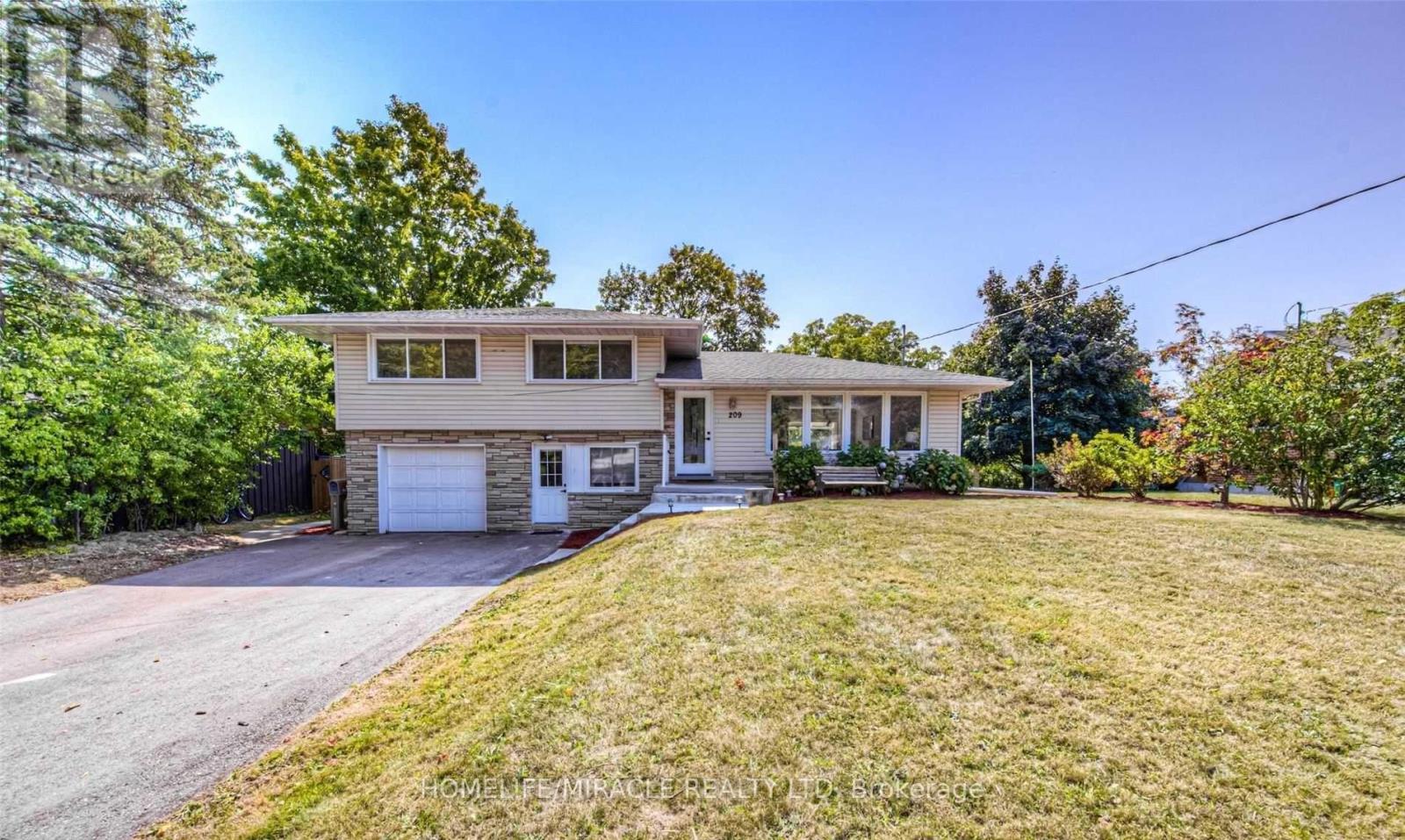 MLS® listing #30414988 for sale located at LOWER - 209 GREENBROOK DRIVE