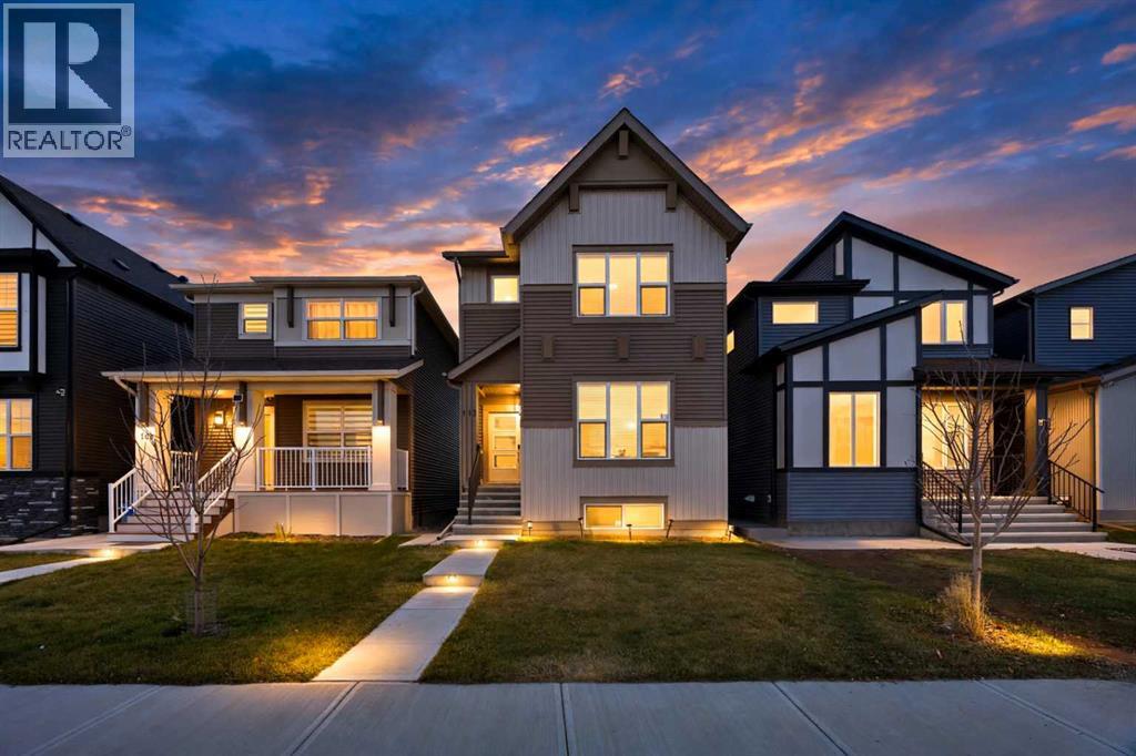 MLS® listing #30415417 for sale located at 113 Corner Glen Way NE