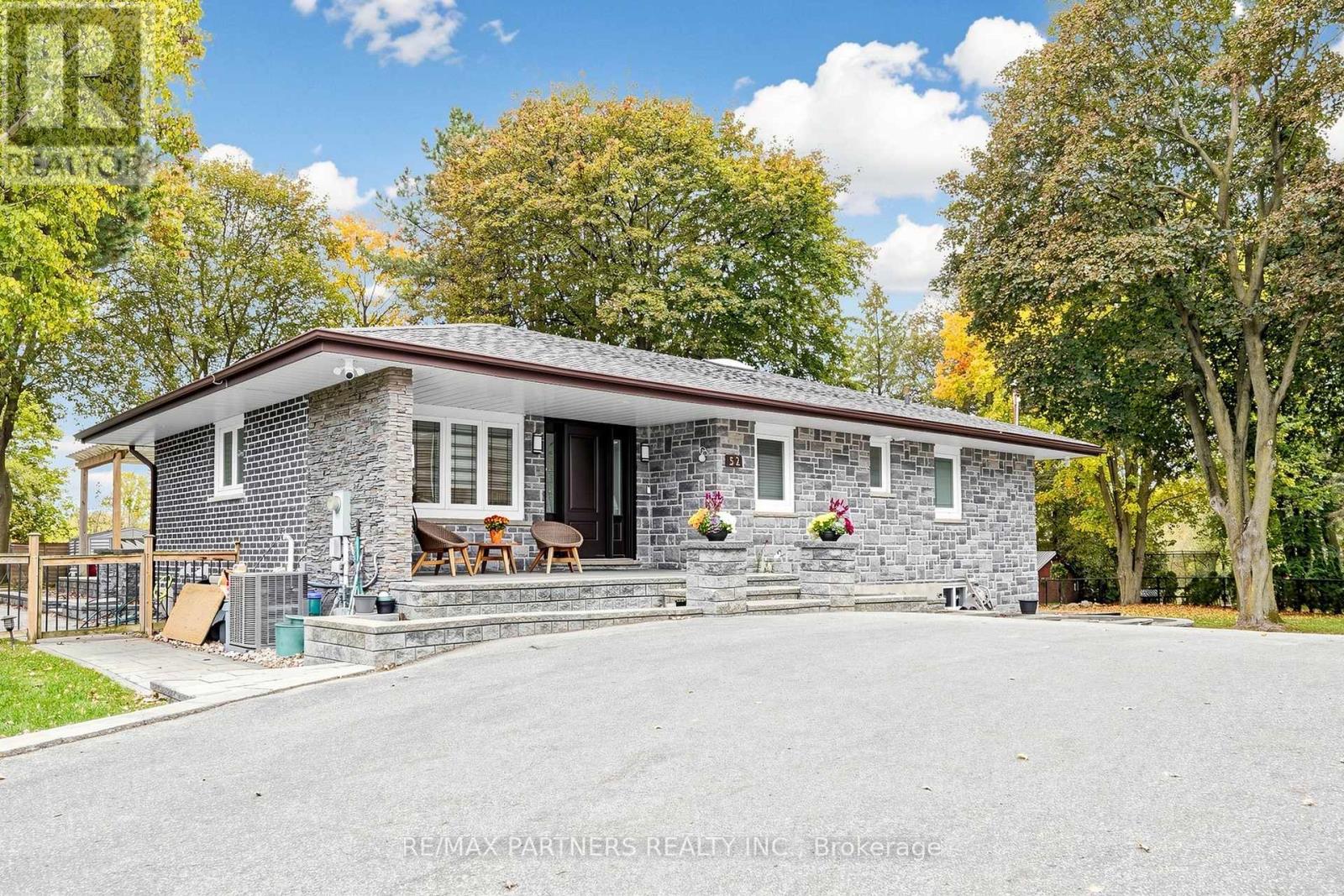 MLS® listing #30416085 for sale located at 52 BERKELEY COURT