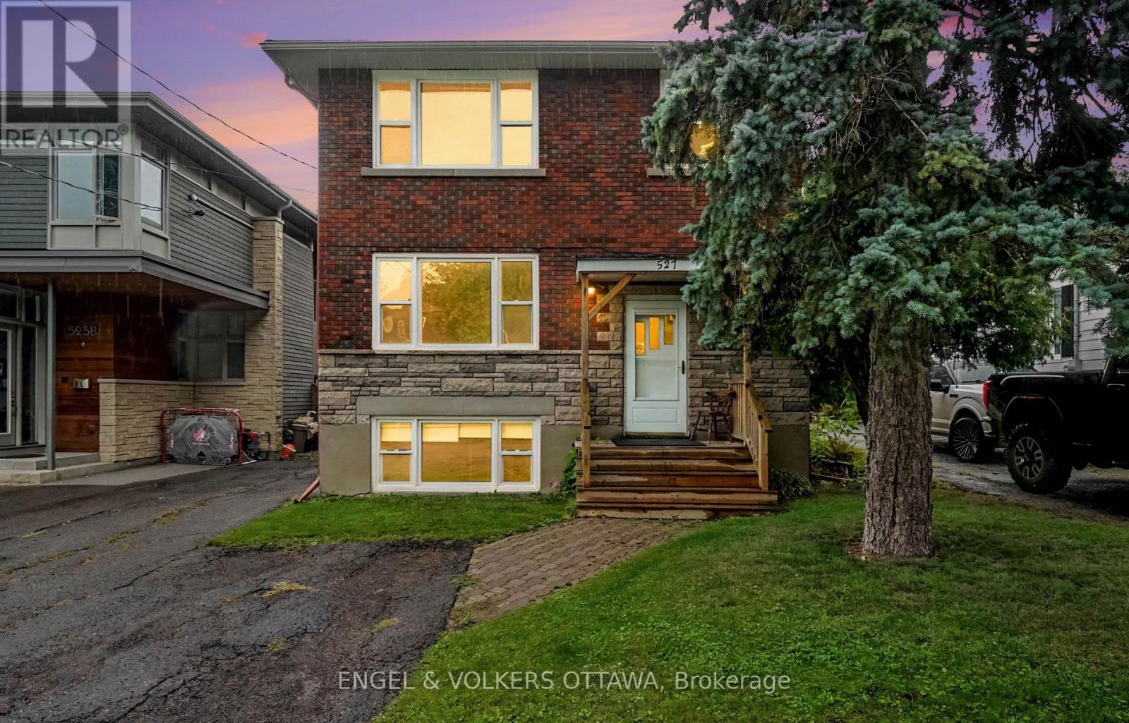 MLS® listing #30416821 for sale located at 2 - 527 LADEROUTE AVENUE