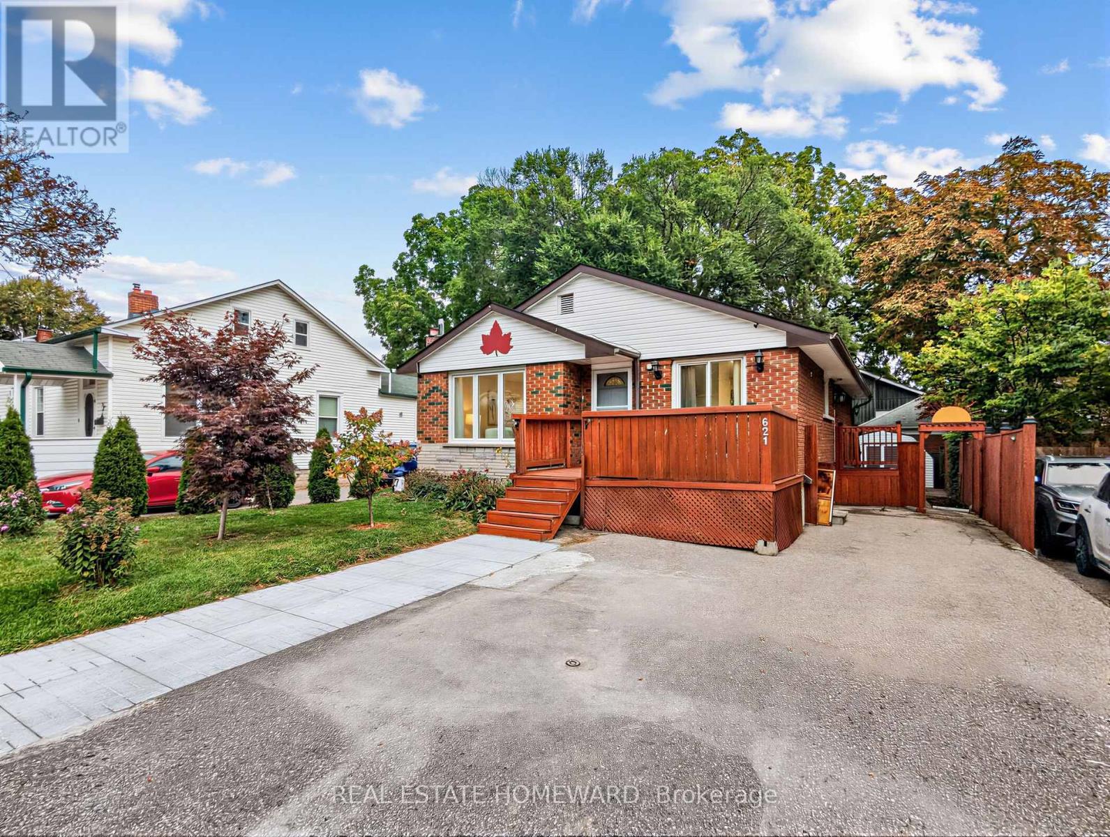 MLS® listing #30416897 for sale located at 621 BYRON STREET S