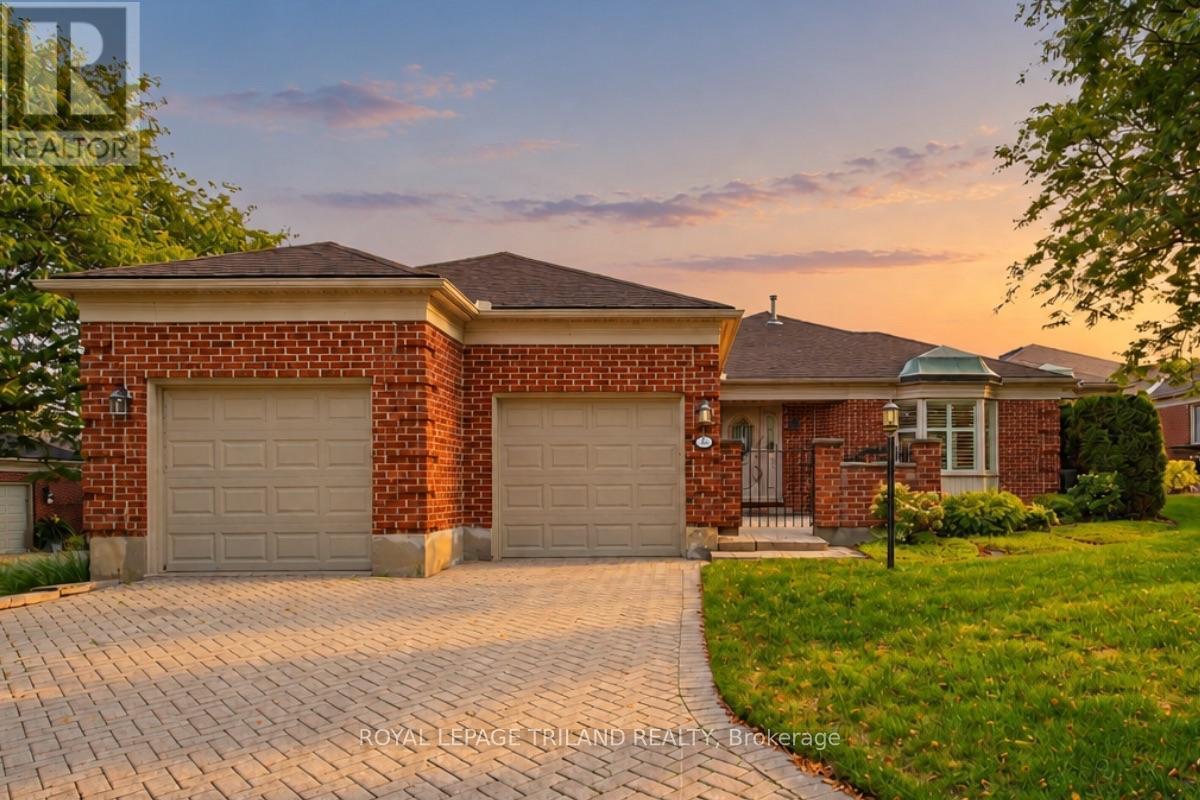 MLS® listing #30417052 for sale located at 8 - 60 ROSECLIFFE CRESCENT