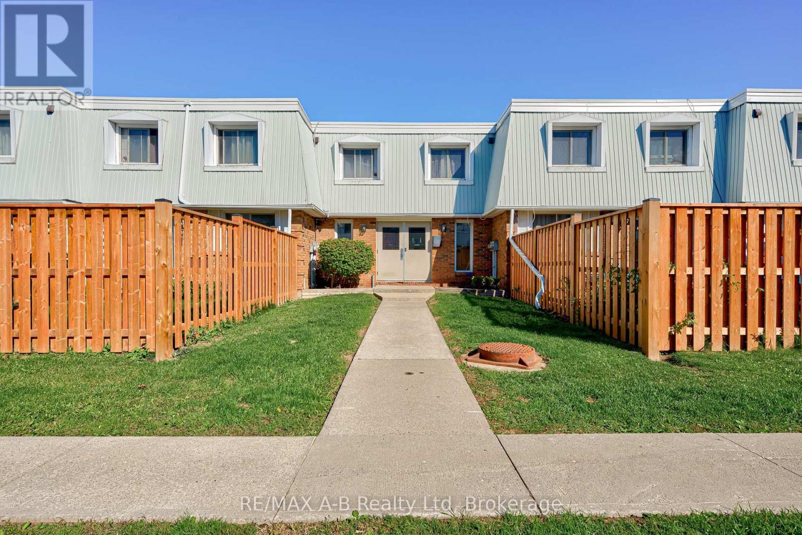 MLS® listing #30417441 for sale located at 7 - 300 TRAYNOR AVENUE